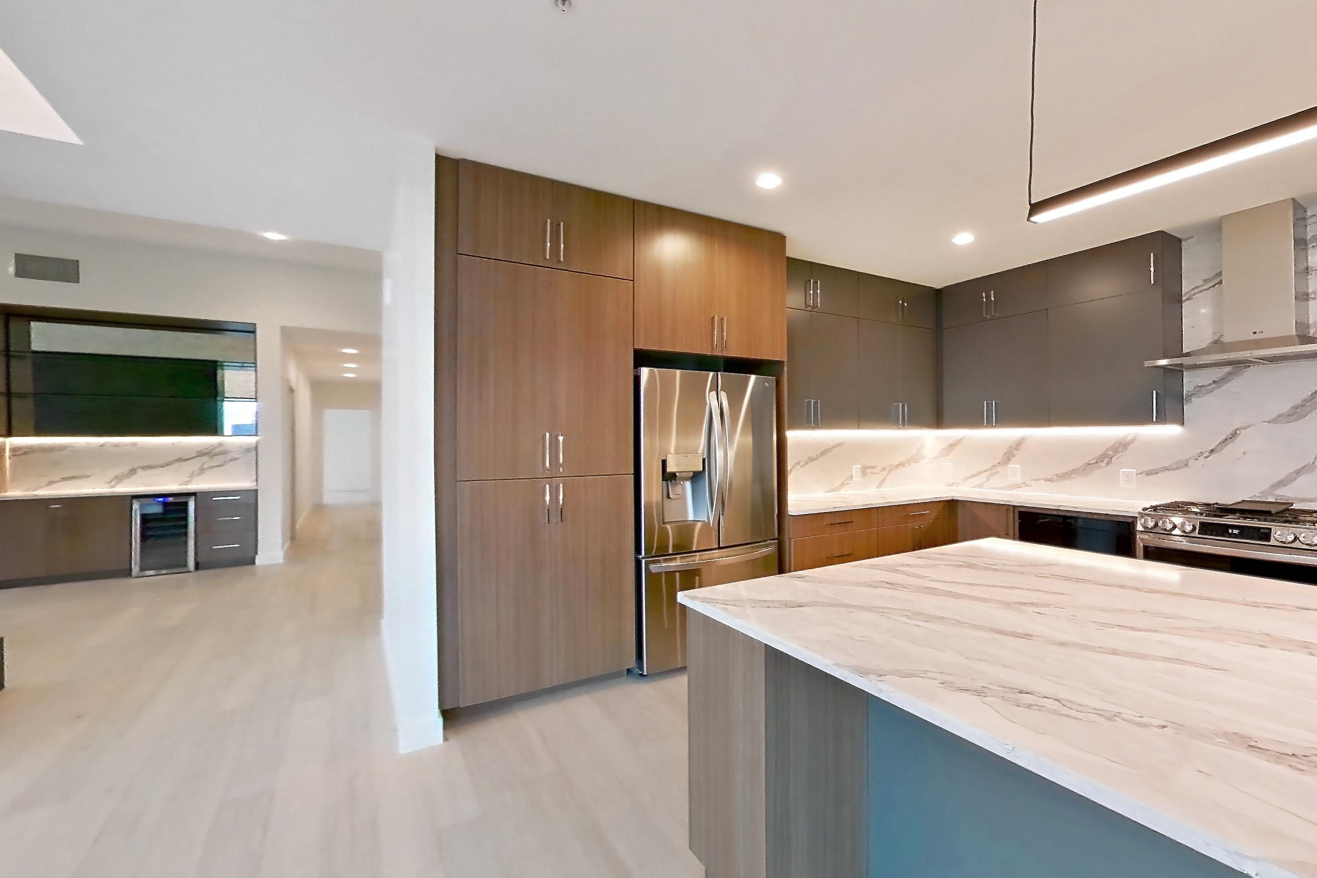 KITCHEN BAR