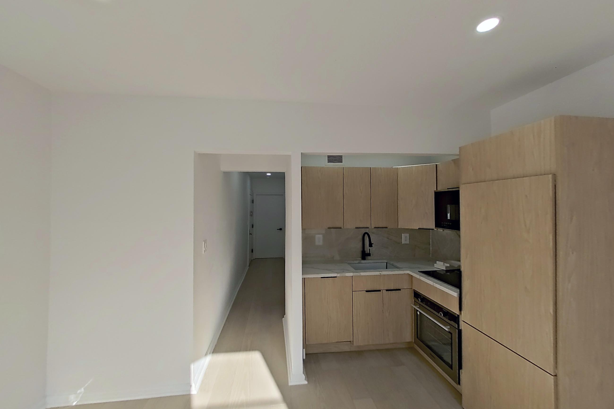 LIVING ROOM CENTER