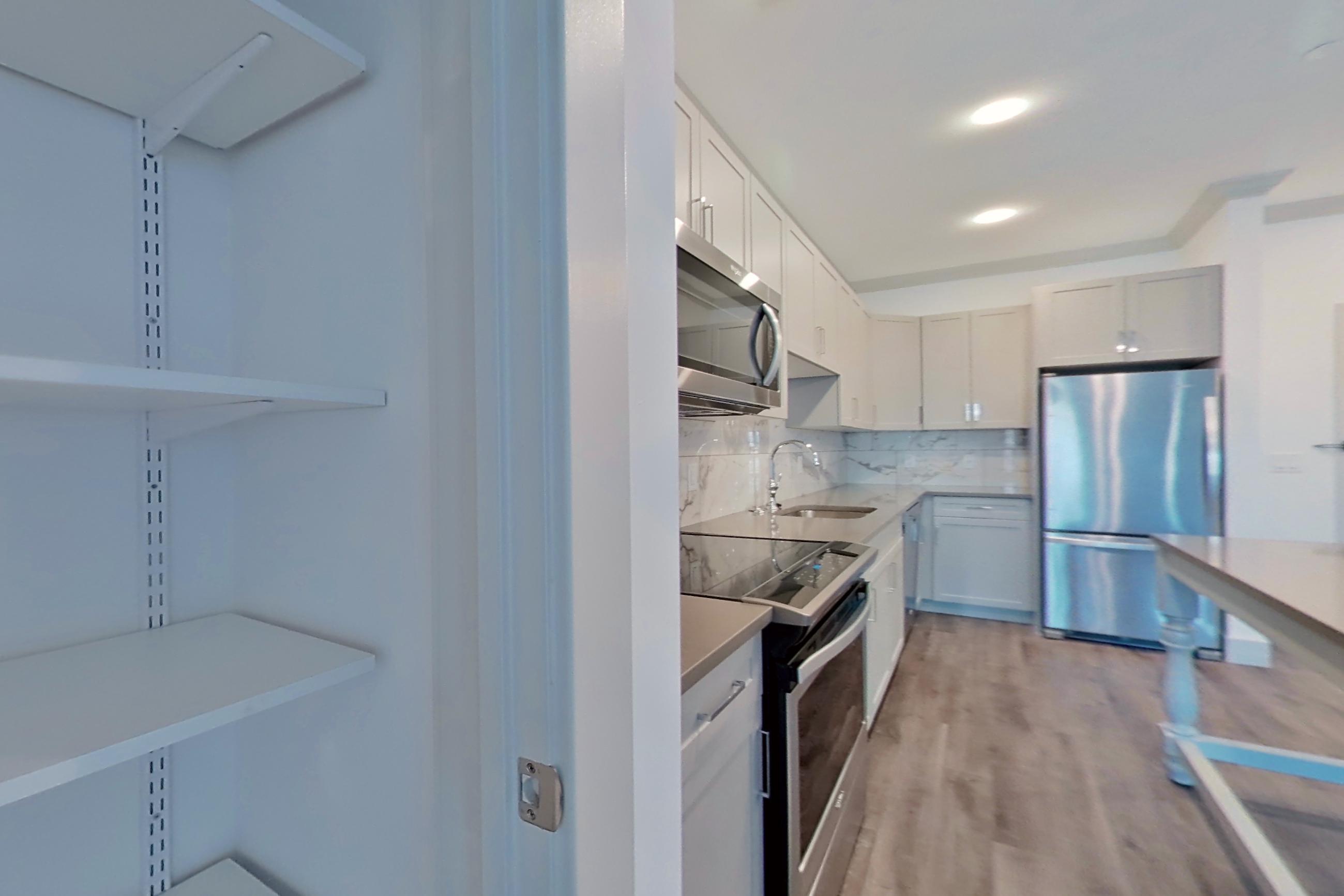 KITCHEN CLOSET