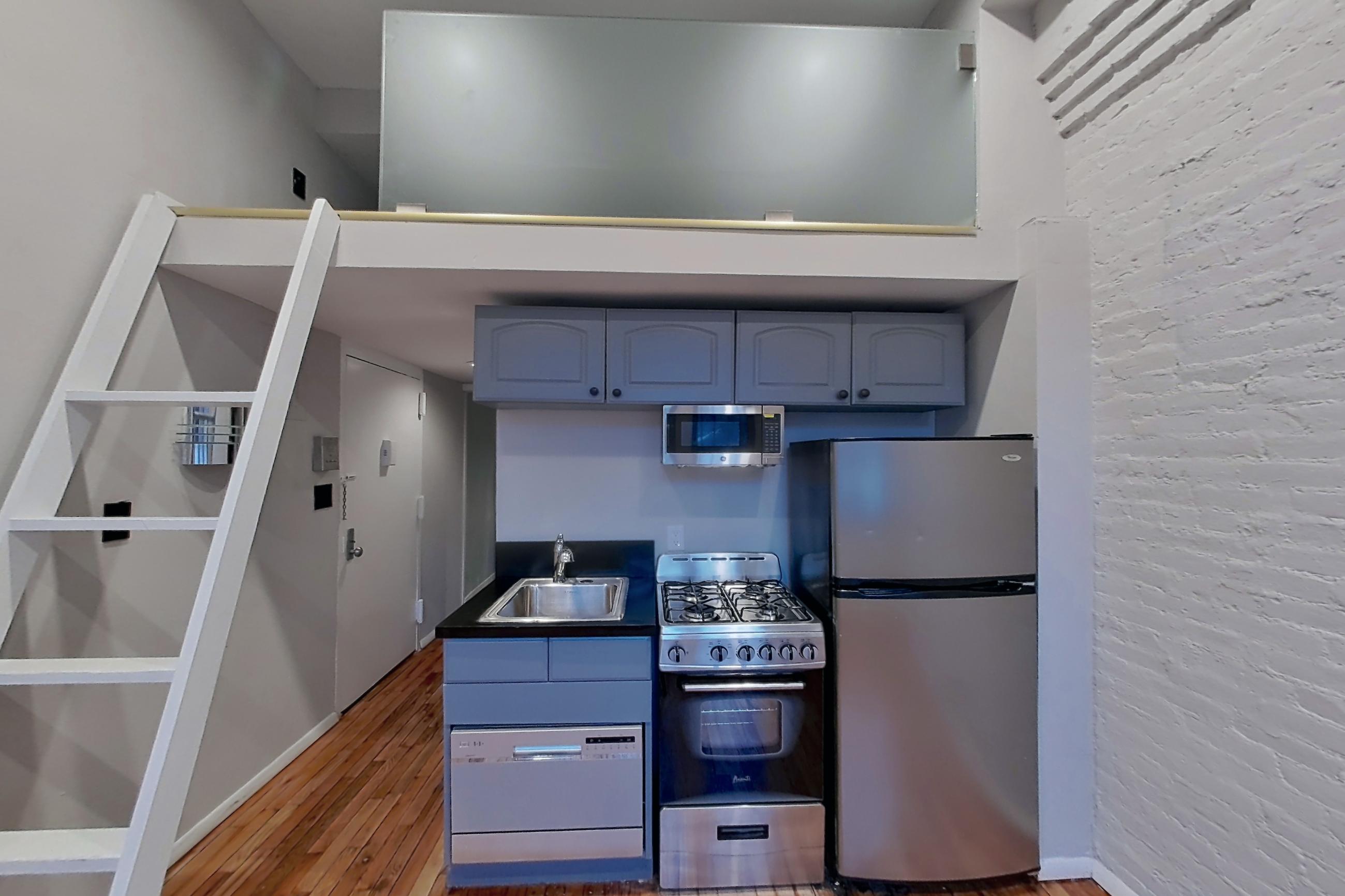 LIVING ROOM KITCHEN