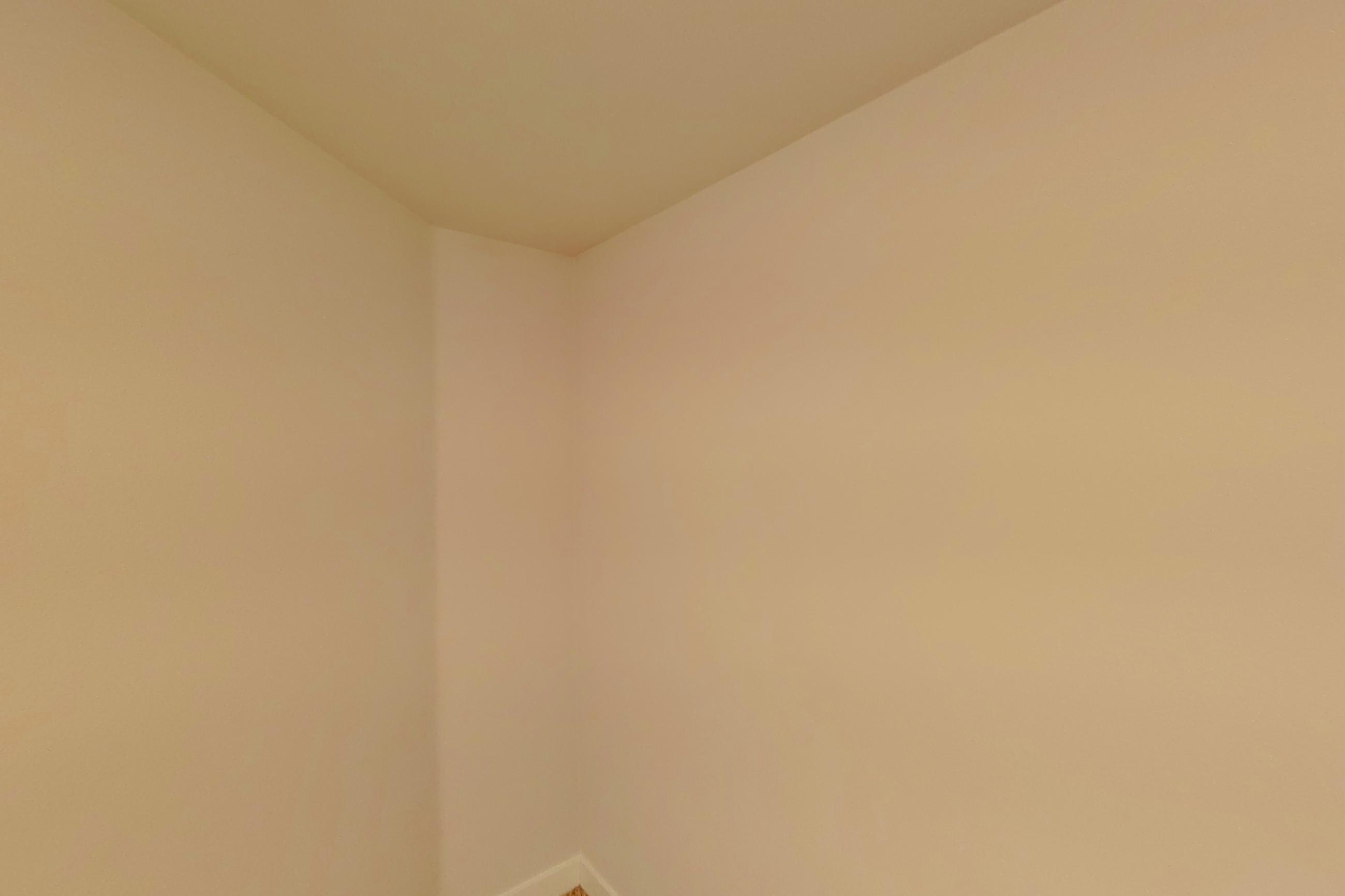 LIVING SPACE CLOSET