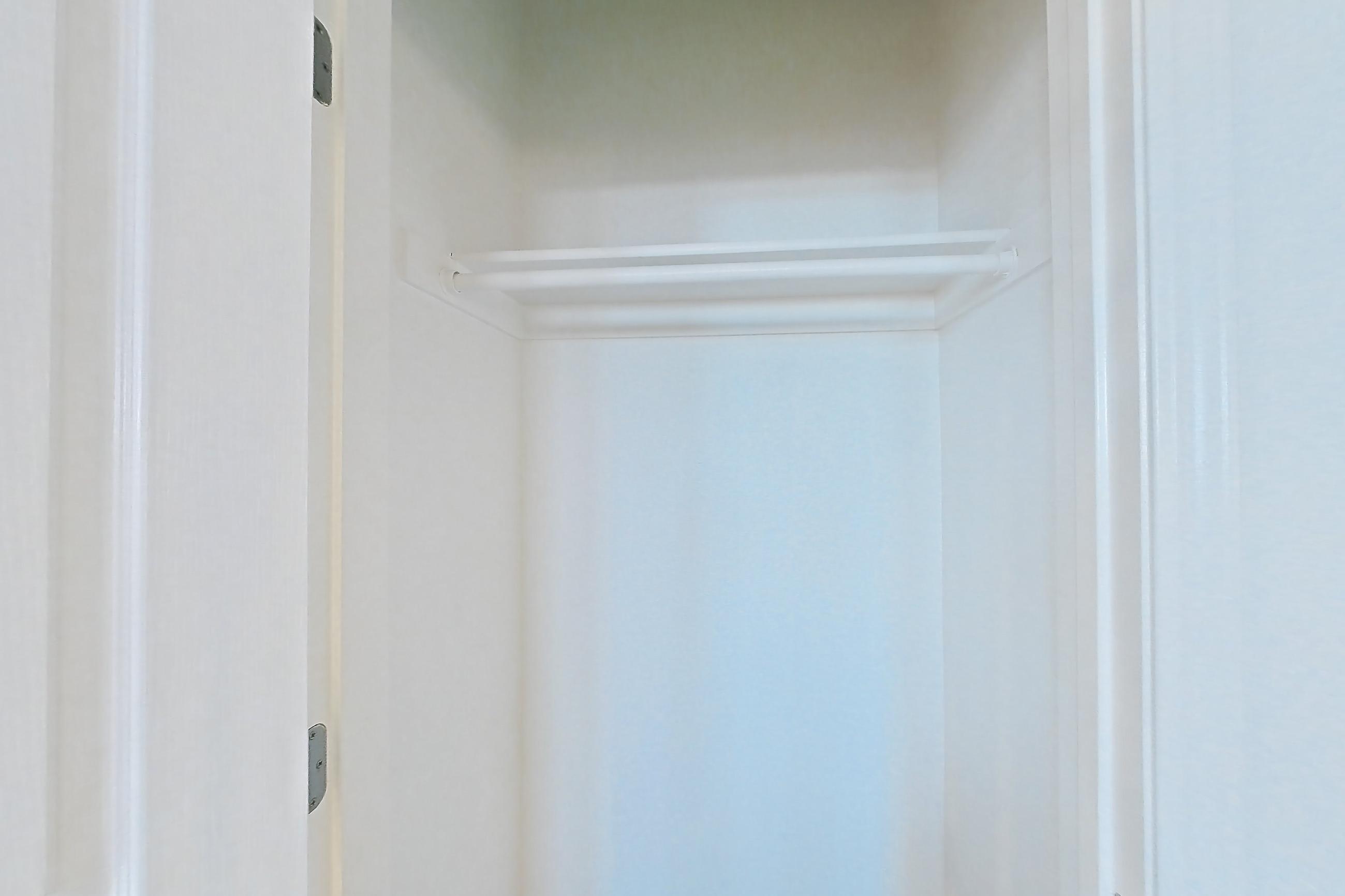 KITCHEN CLOSET