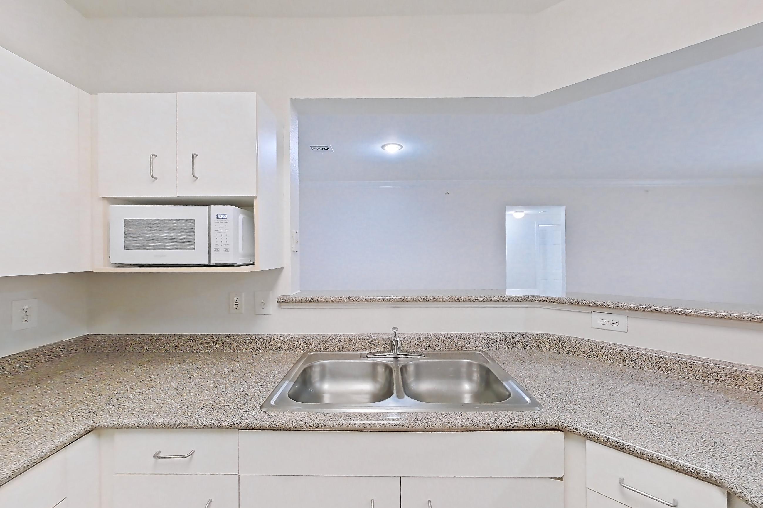 Kitchen in Apartment 723 at Lantower Round Rock, C1GS floor plan