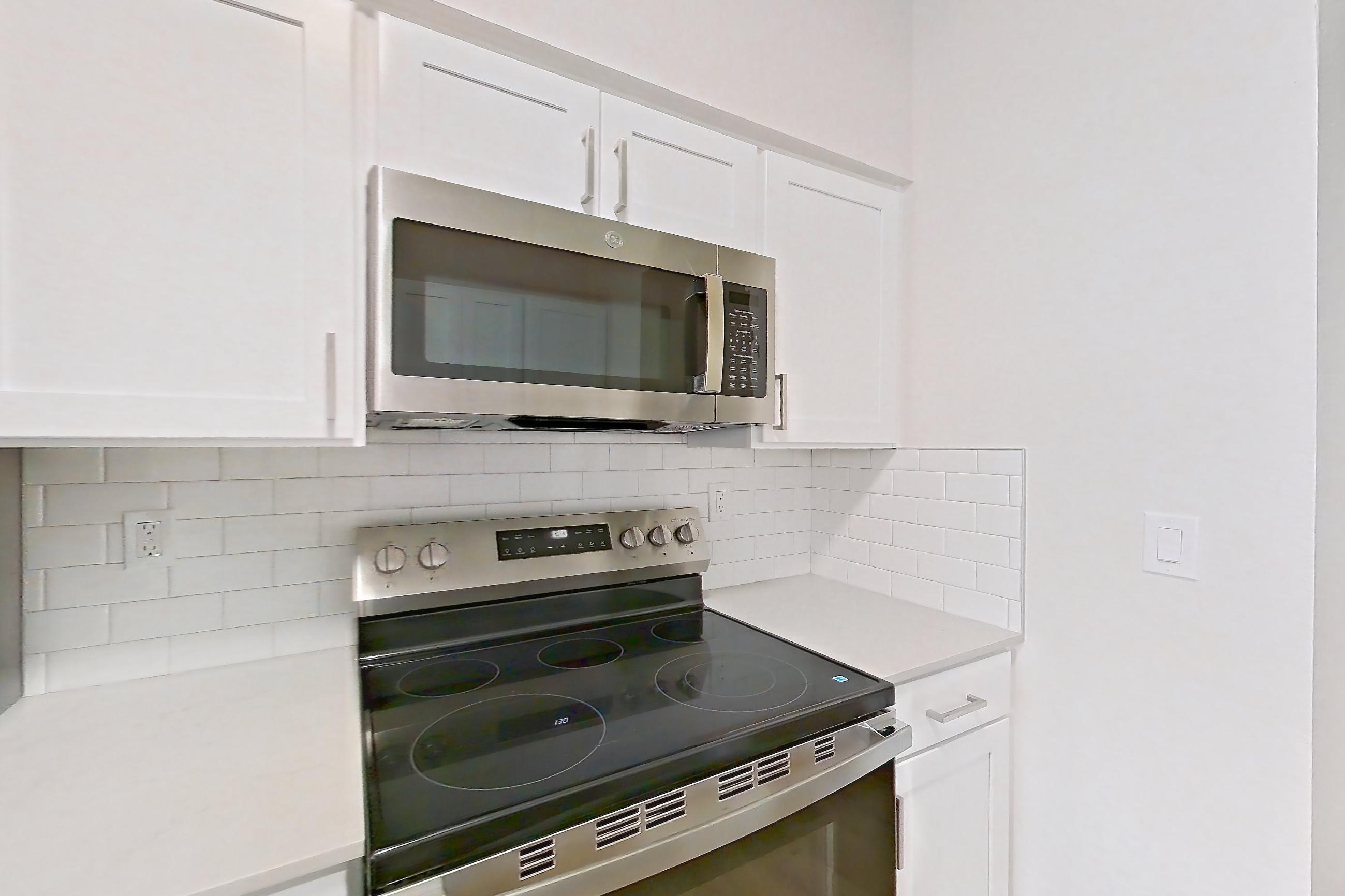 Kitchen, Apartment 1433 at Lantower Round Rock