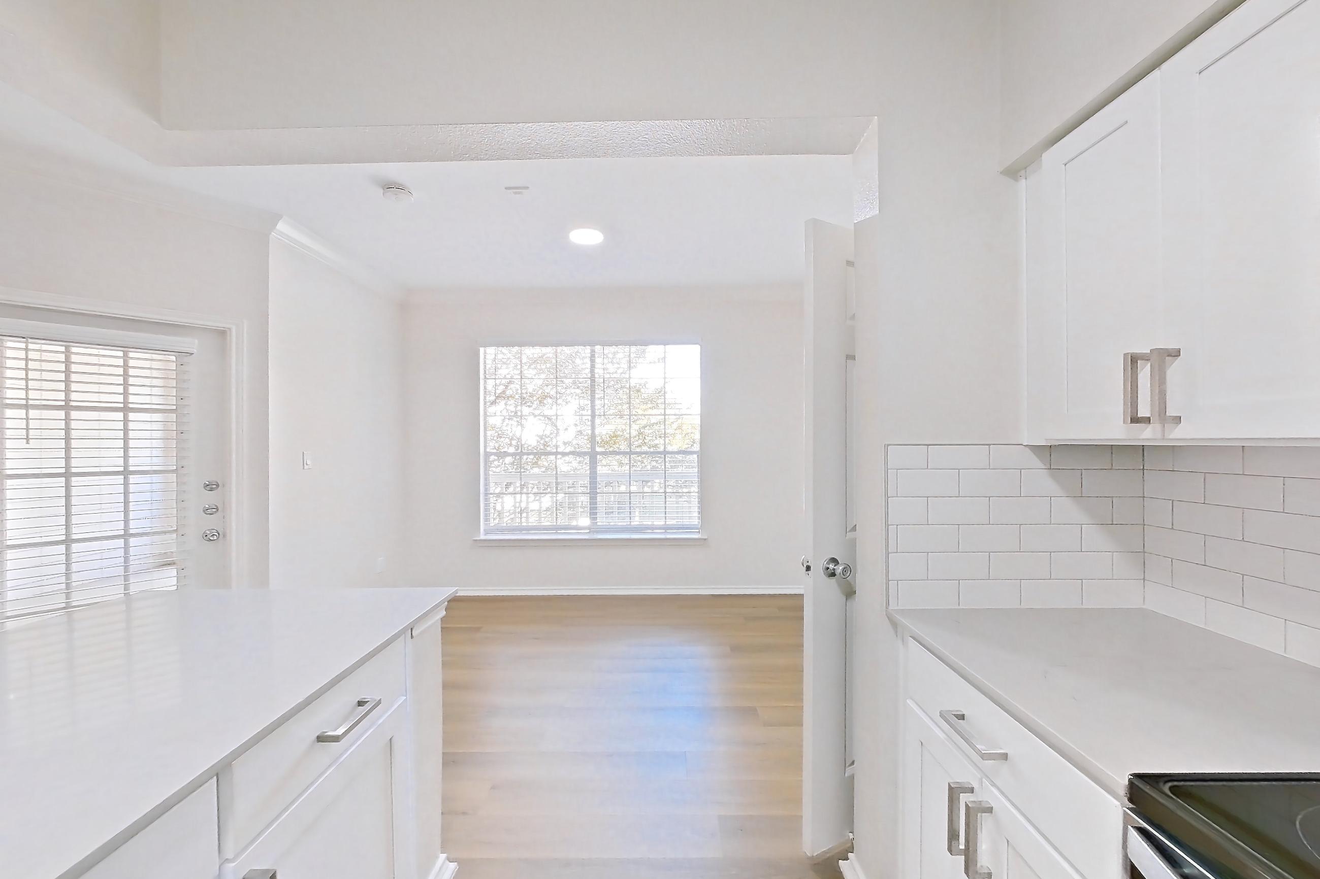 Kitchen in Apartment 1521 at Lantower Round Rock, B4-U floor plan
