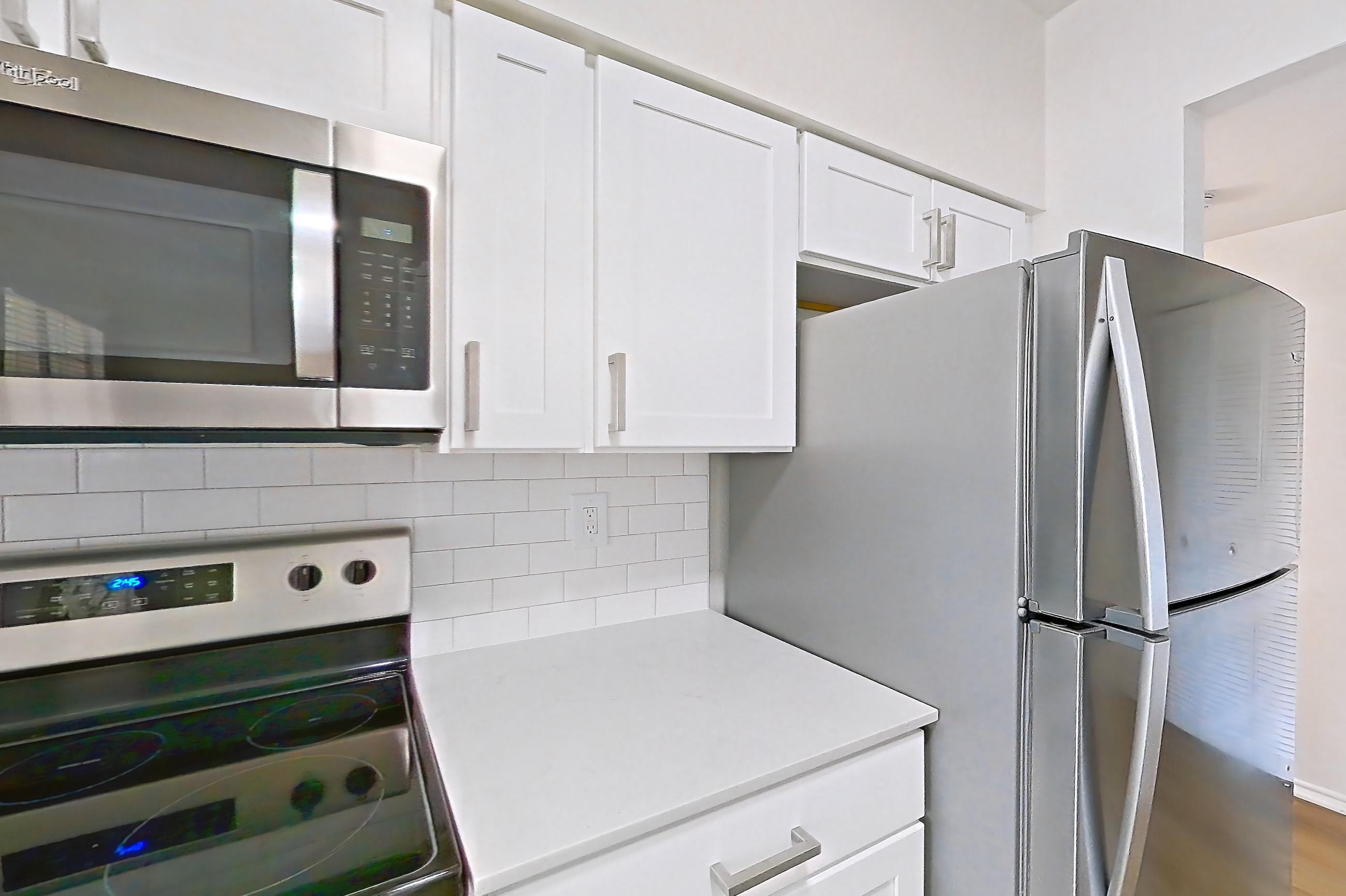 Kitchen in Apartment 1521 at Lantower Round Rock, B4-U floor plan