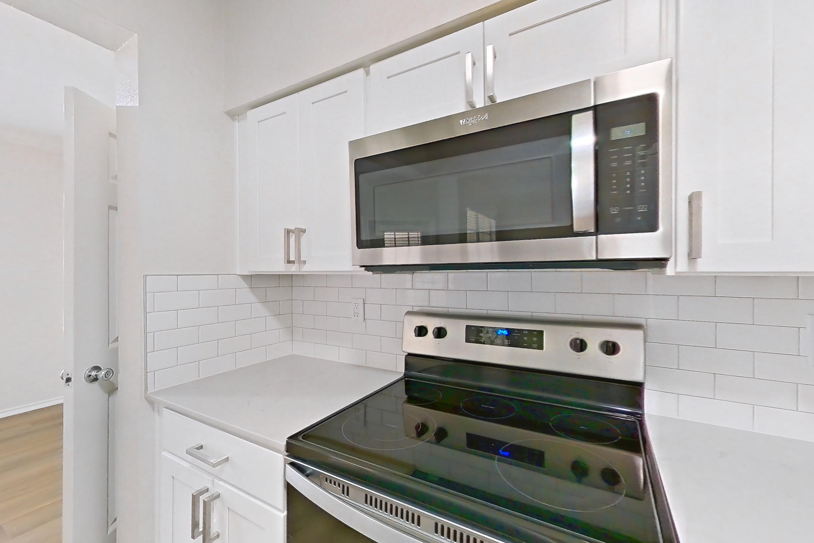 Kitchen in Apartment 1521 at Lantower Round Rock, B4-U floor plan