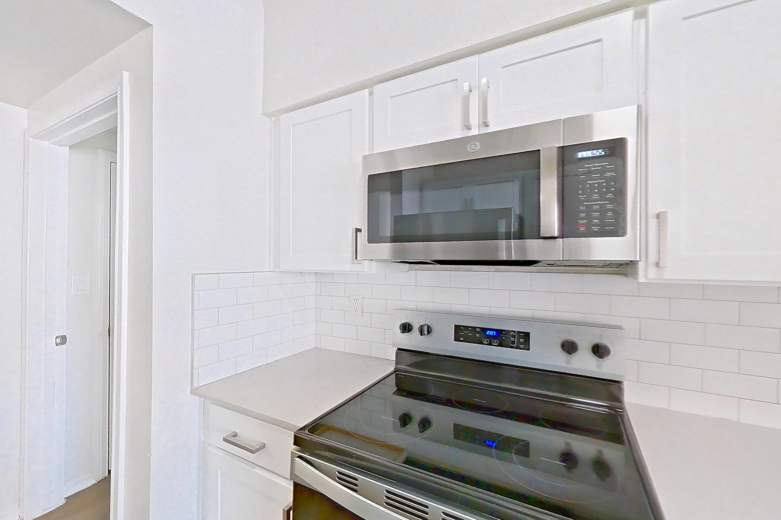 Kitchen, Apartment 1839 at Lantower Round Rock