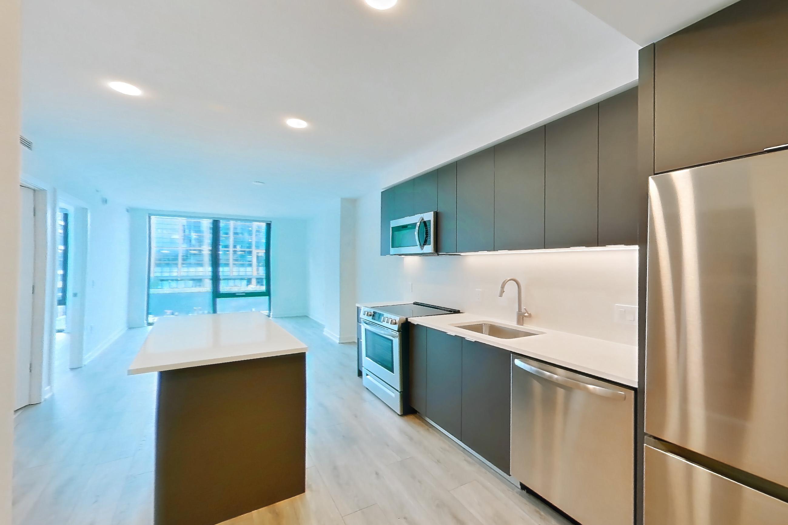 KITCHEN CLOSET