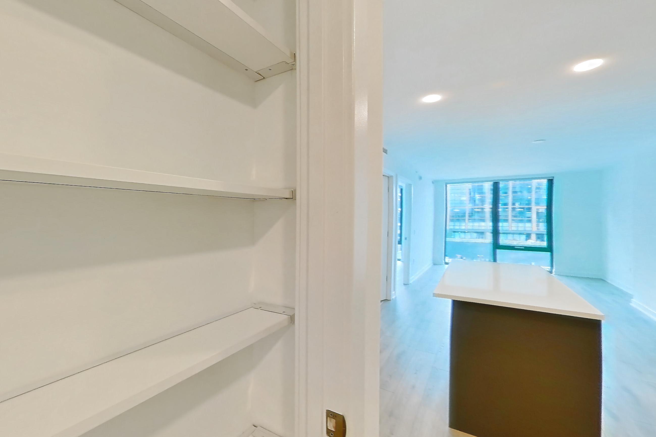 KITCHEN CLOSET