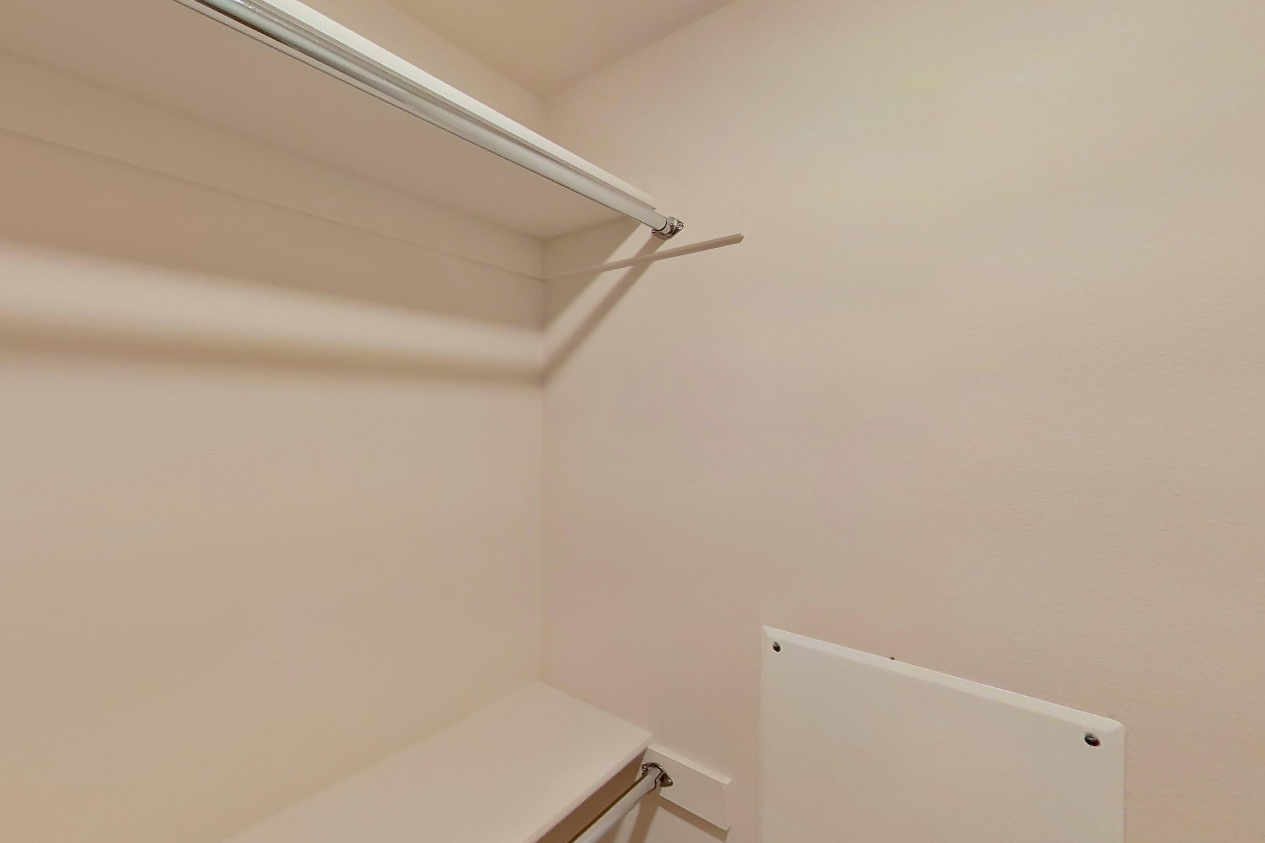 LIVING SPACE CLOSET
