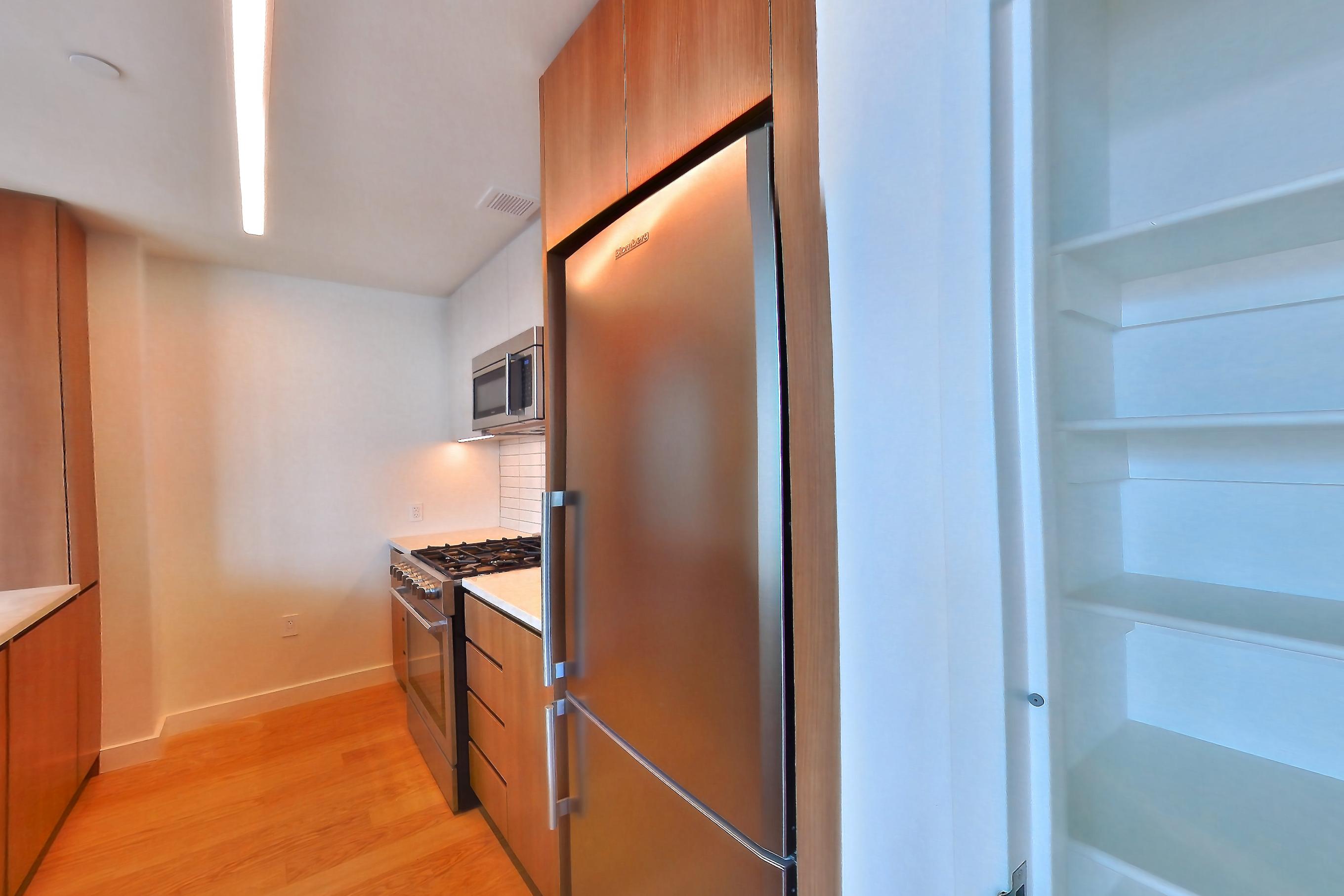 CLOSET KITCHEN