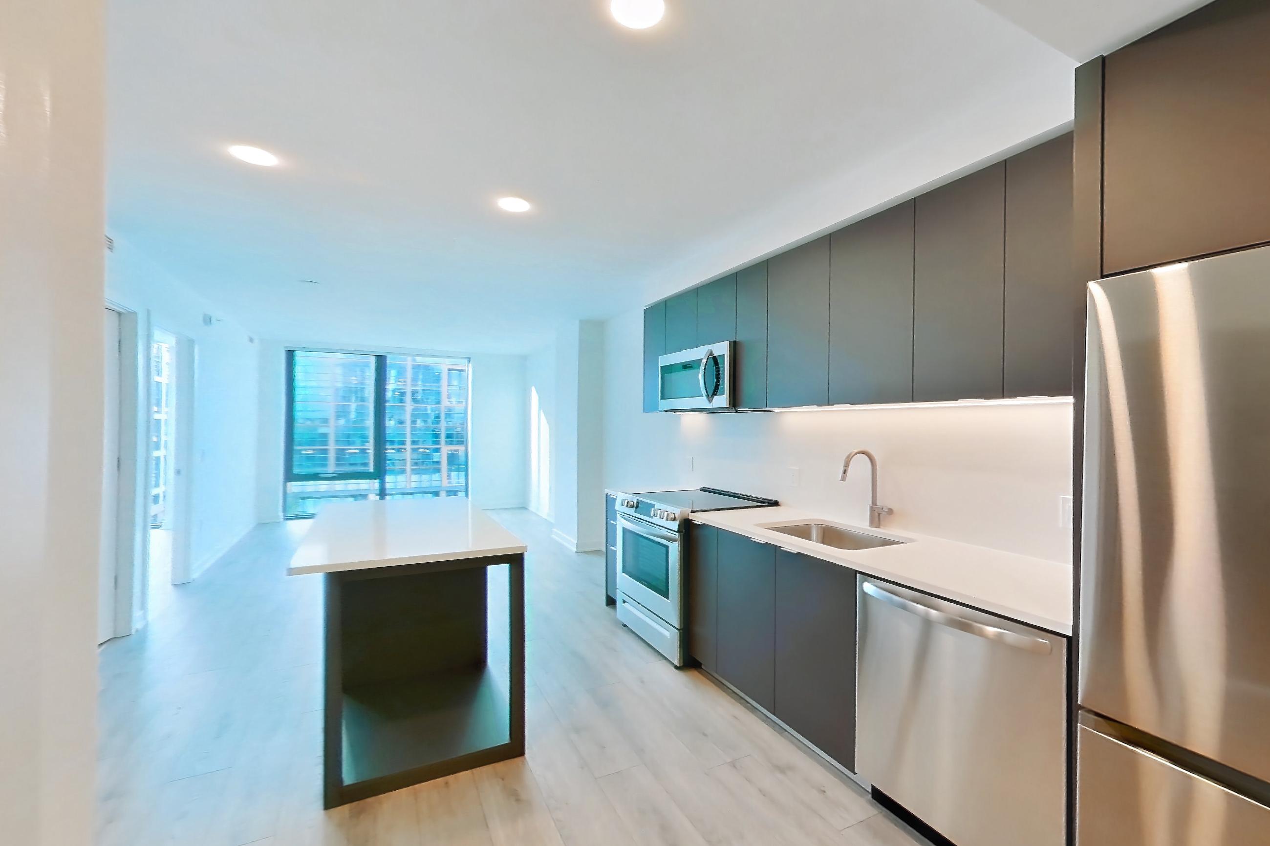 KITCHEN CLOSET