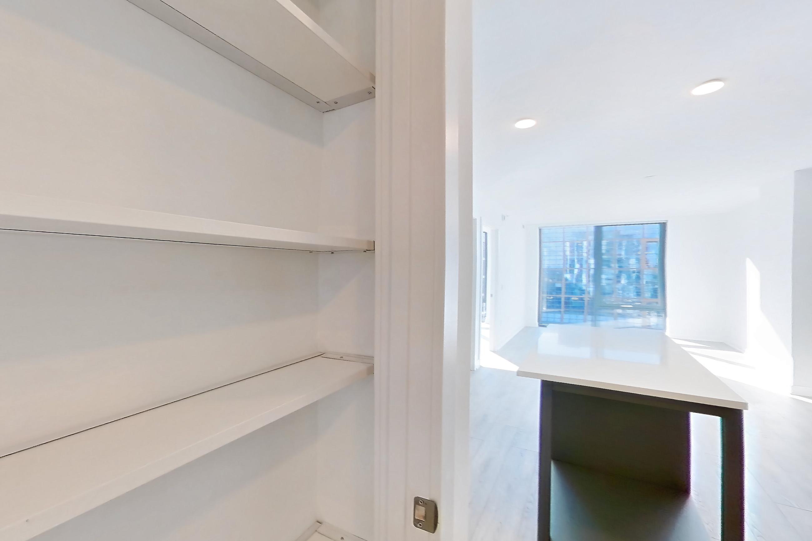 KITCHEN CLOSET