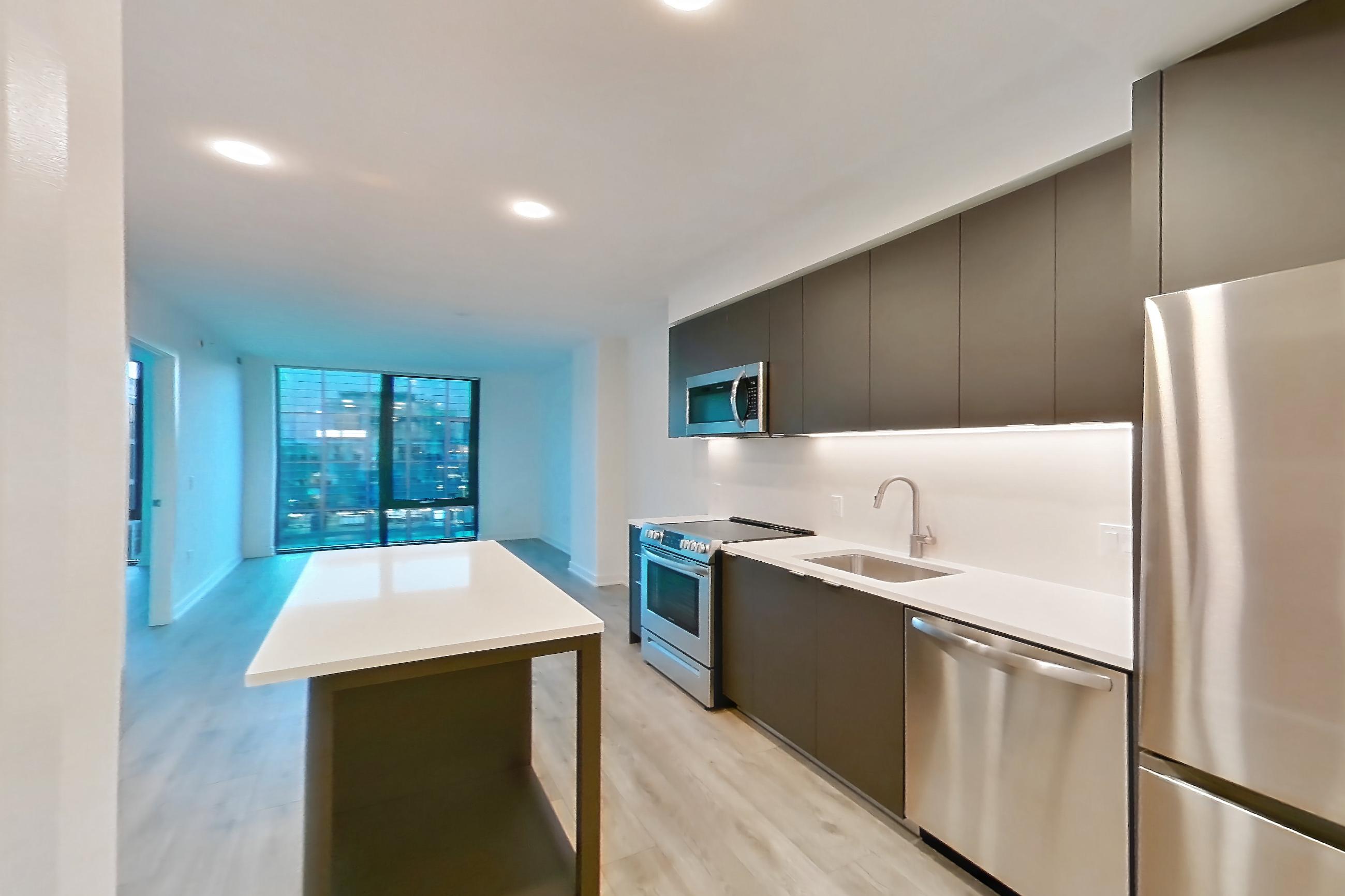 KITCHEN CLOSET