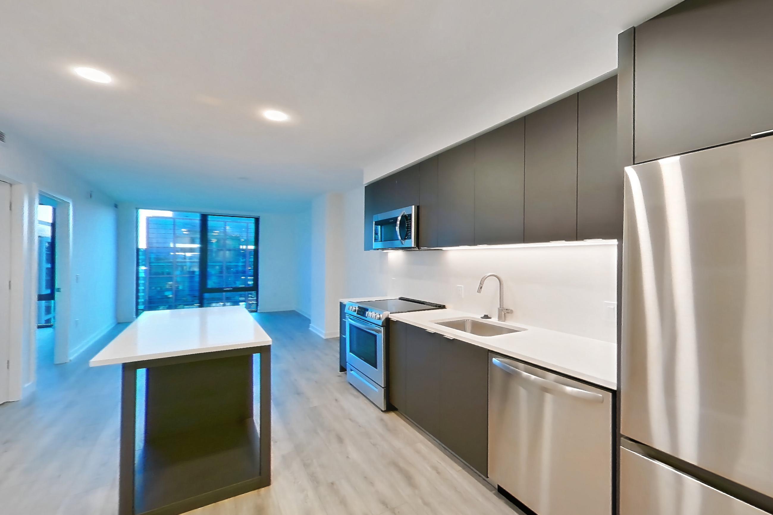 KITCHEN CLOSET