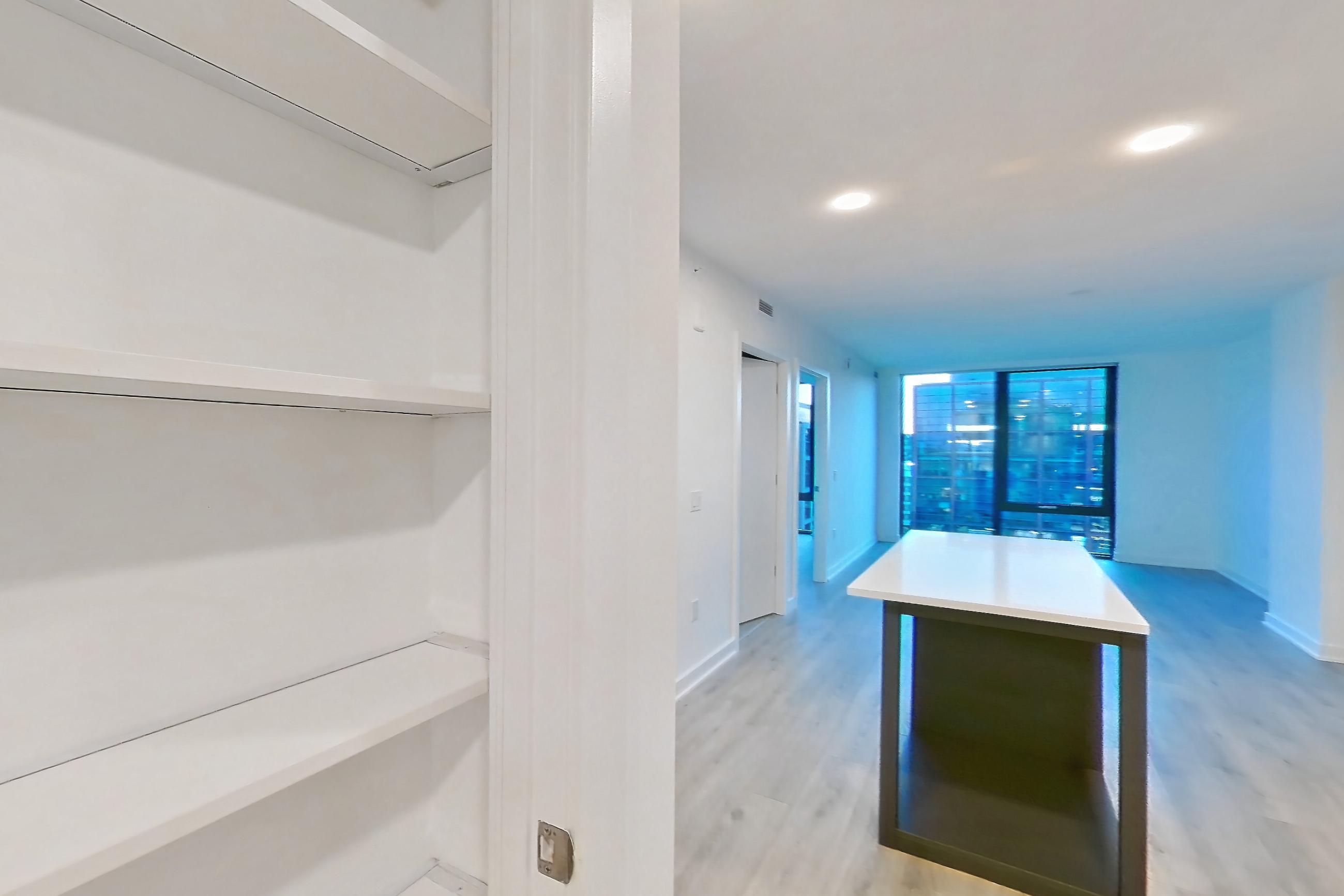 KITCHEN CLOSET