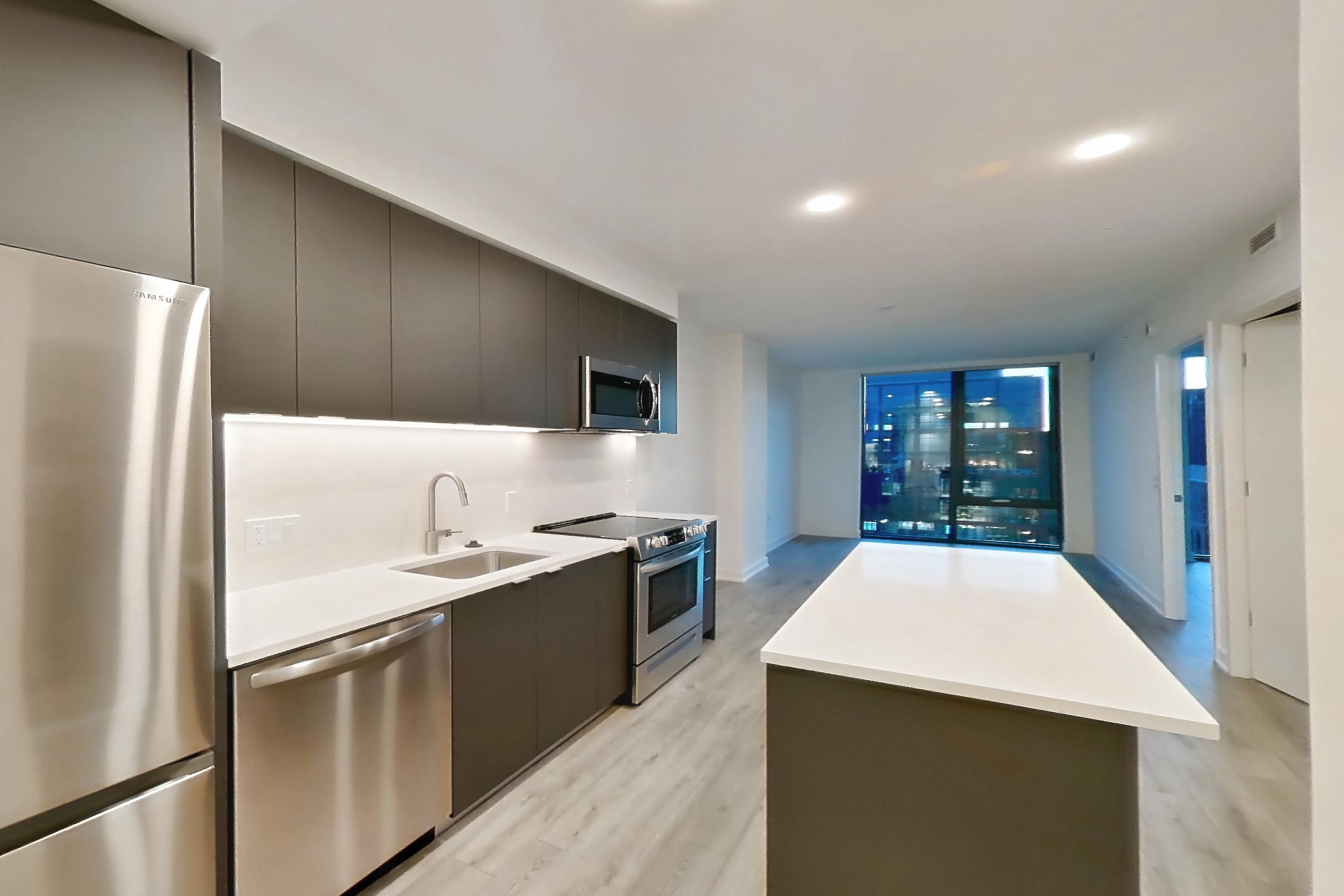 KITCHEN CLOSET