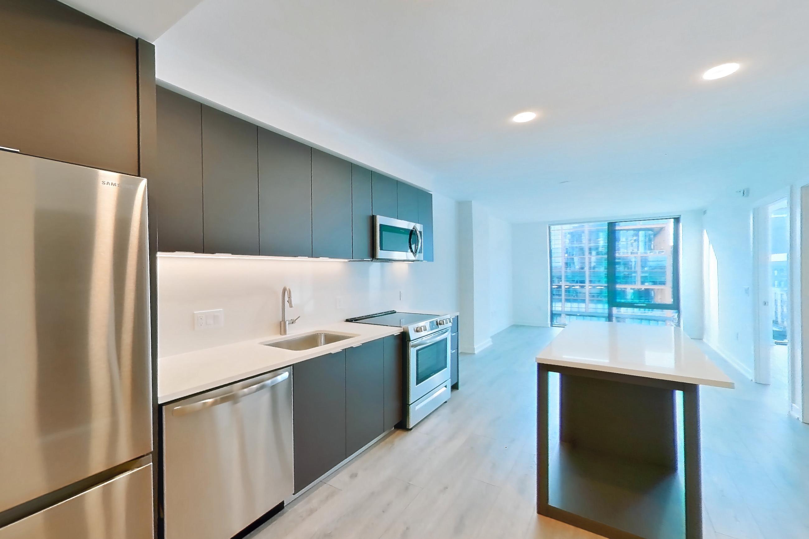 KITCHEN CLOSET