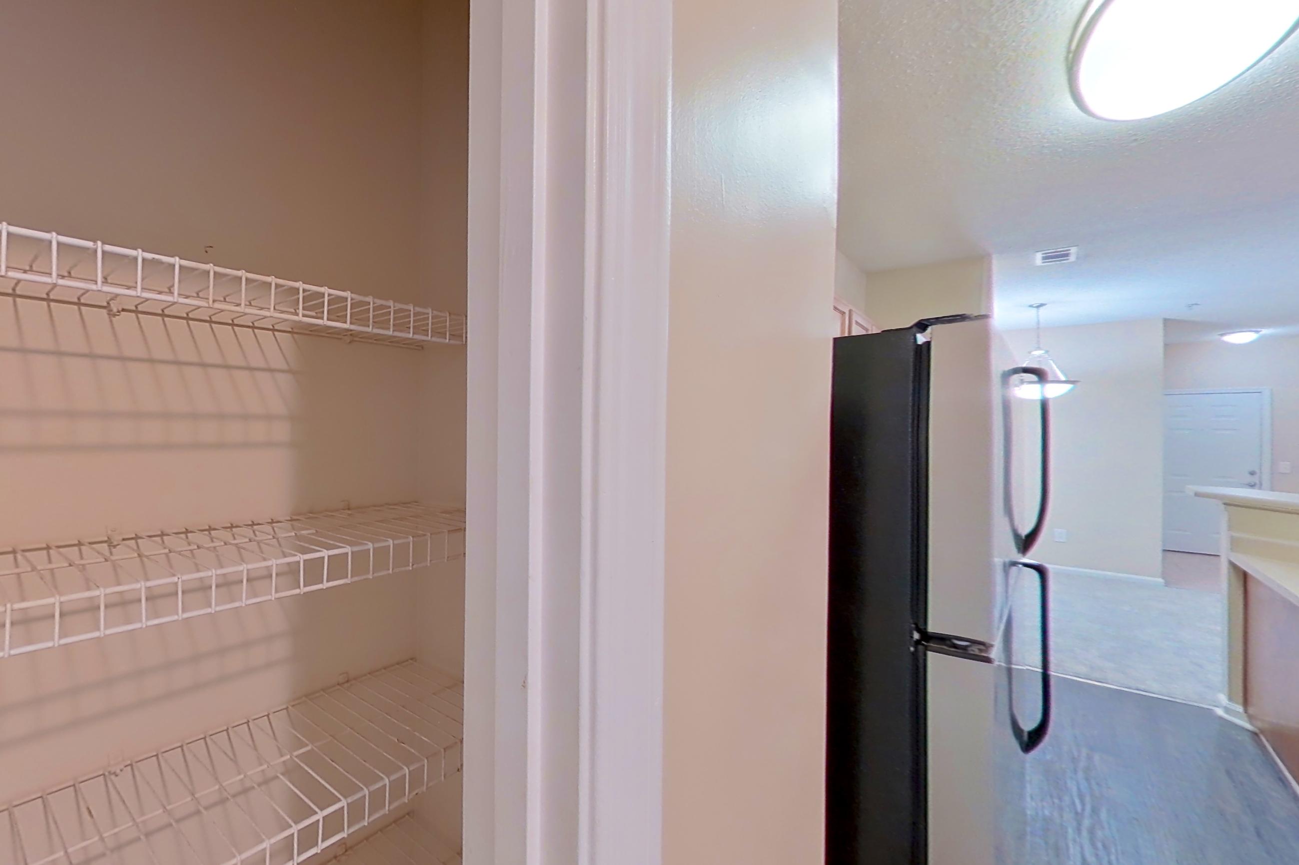 CLOSET KITCHEN