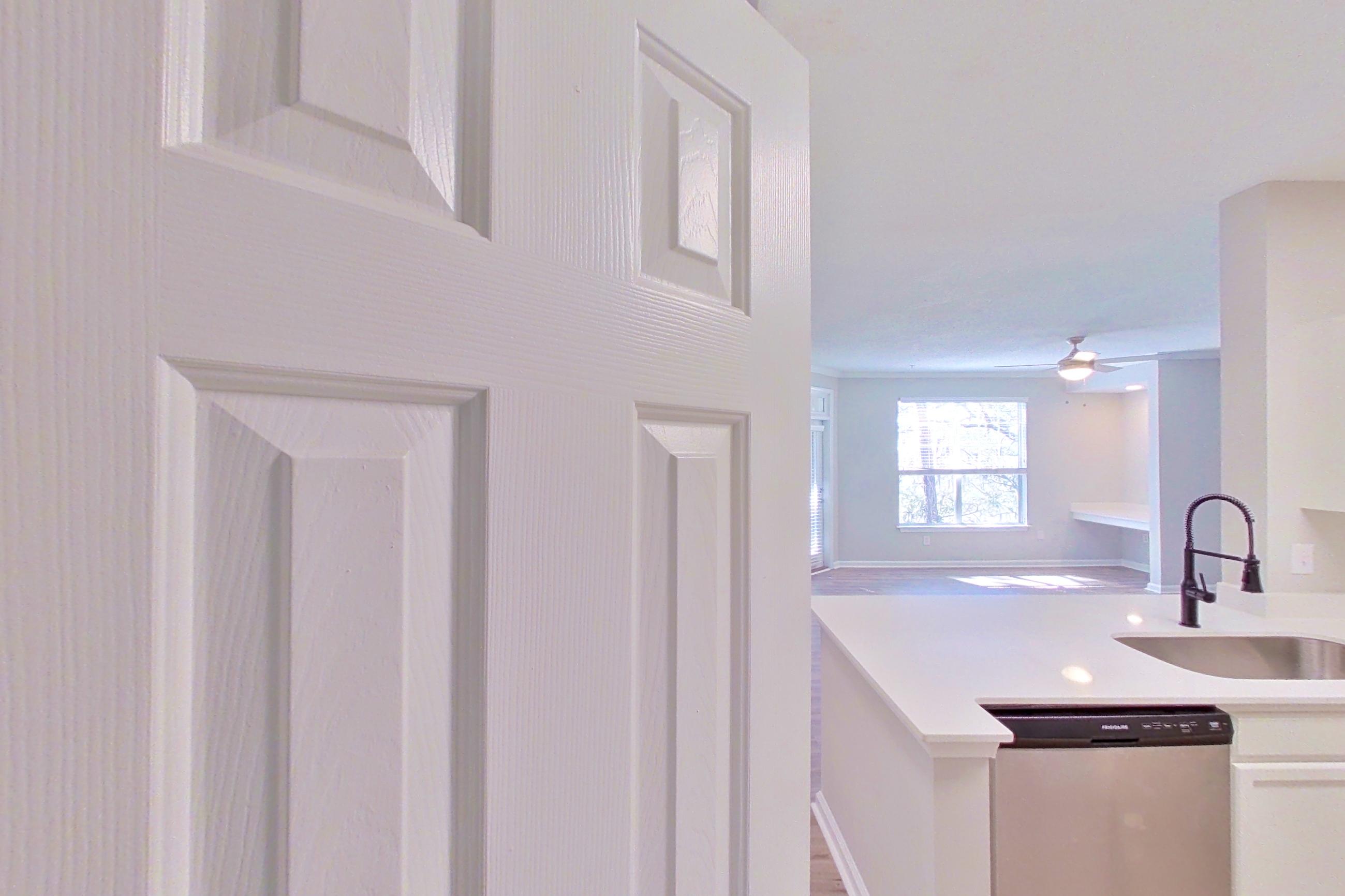 CLOSET KITCHEN
