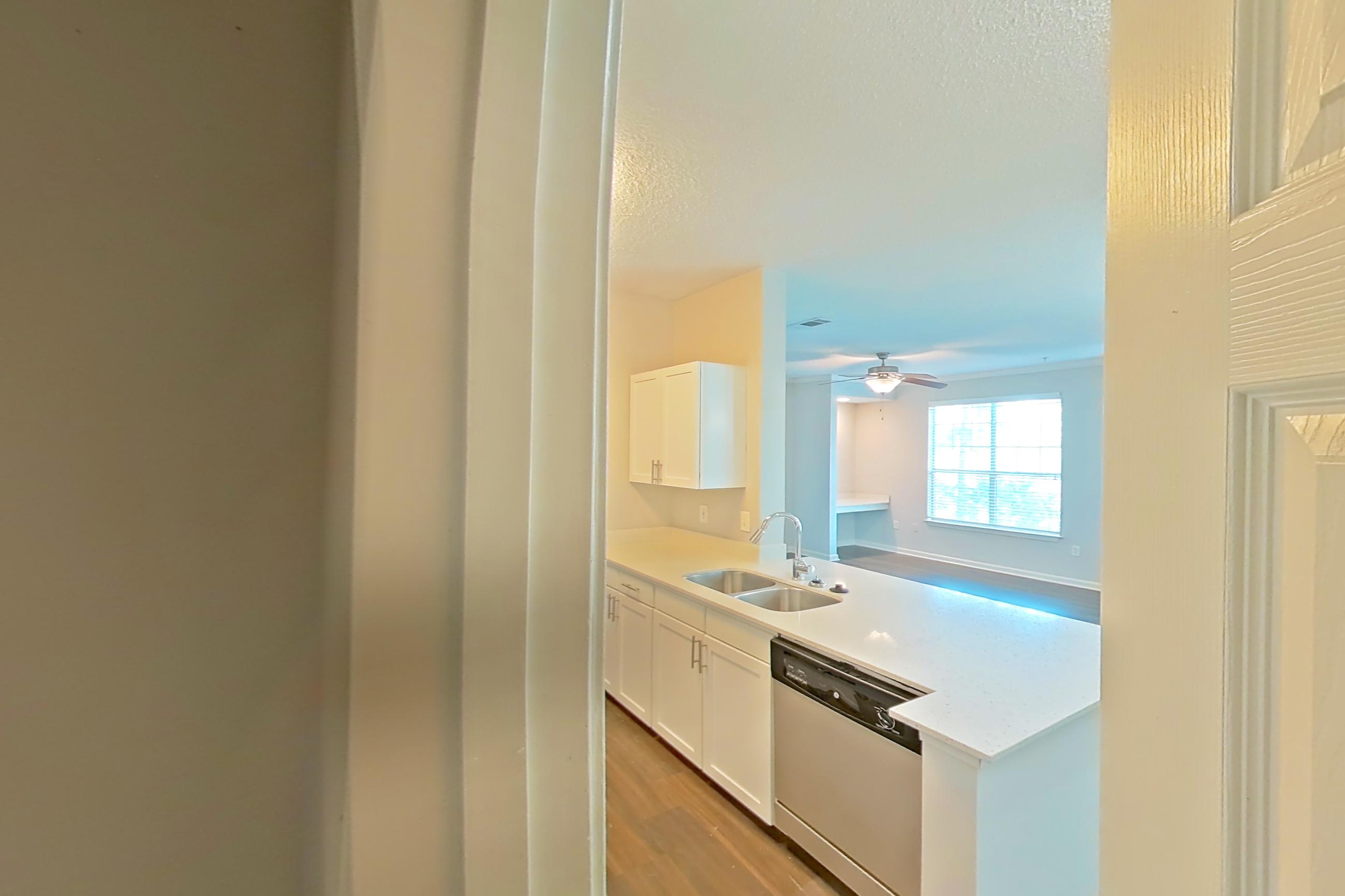 CLOSET KITCHEN