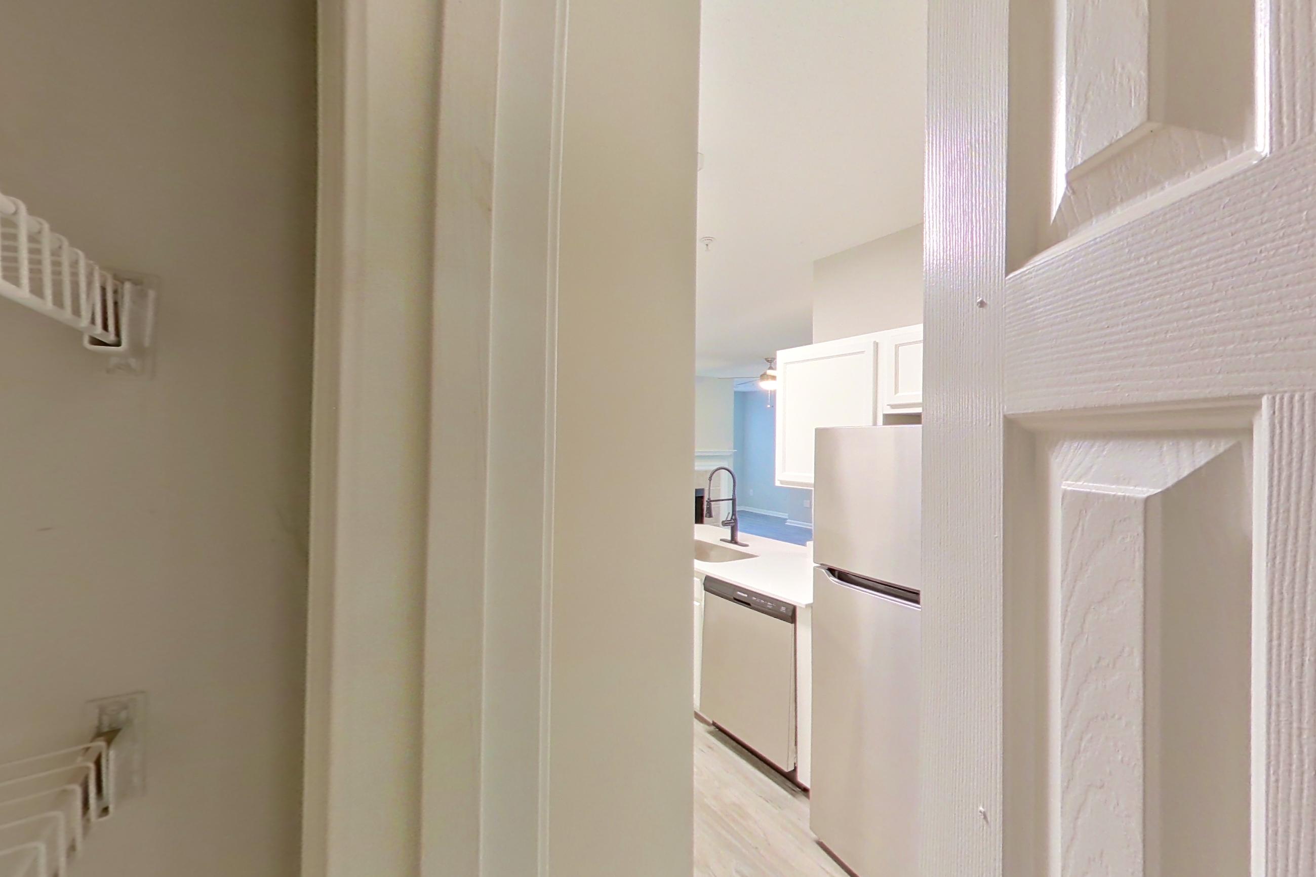 CLOSET KITCHEN