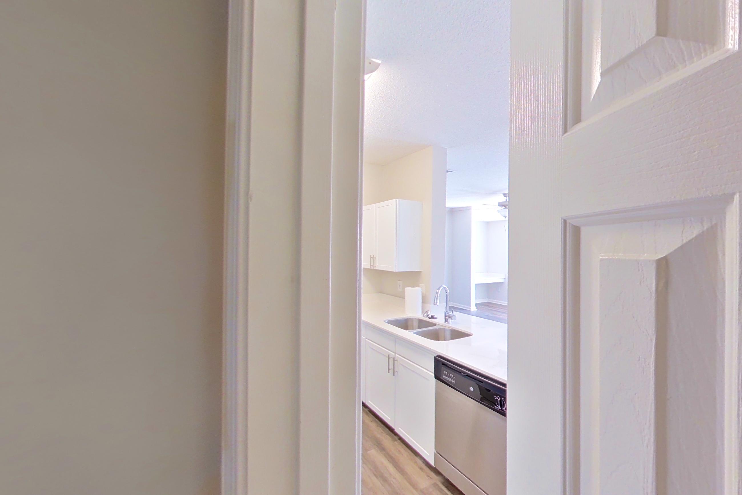 CLOSET KITCHEN