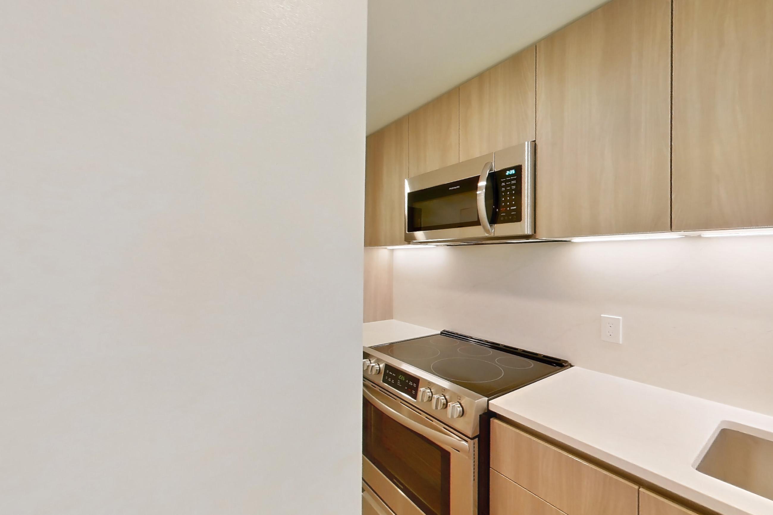 KITCHEN CLOSET