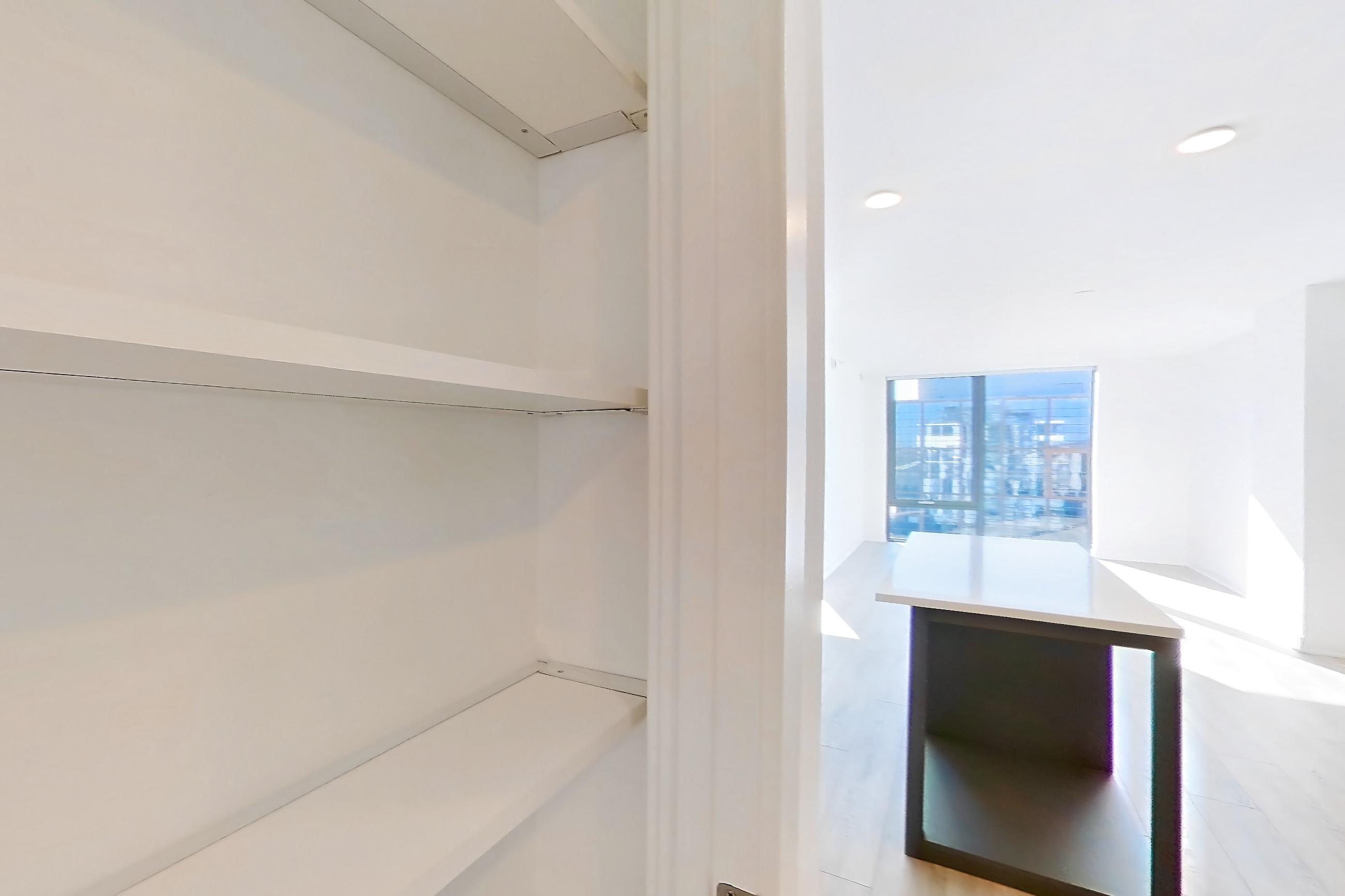KITCHEN CLOSET