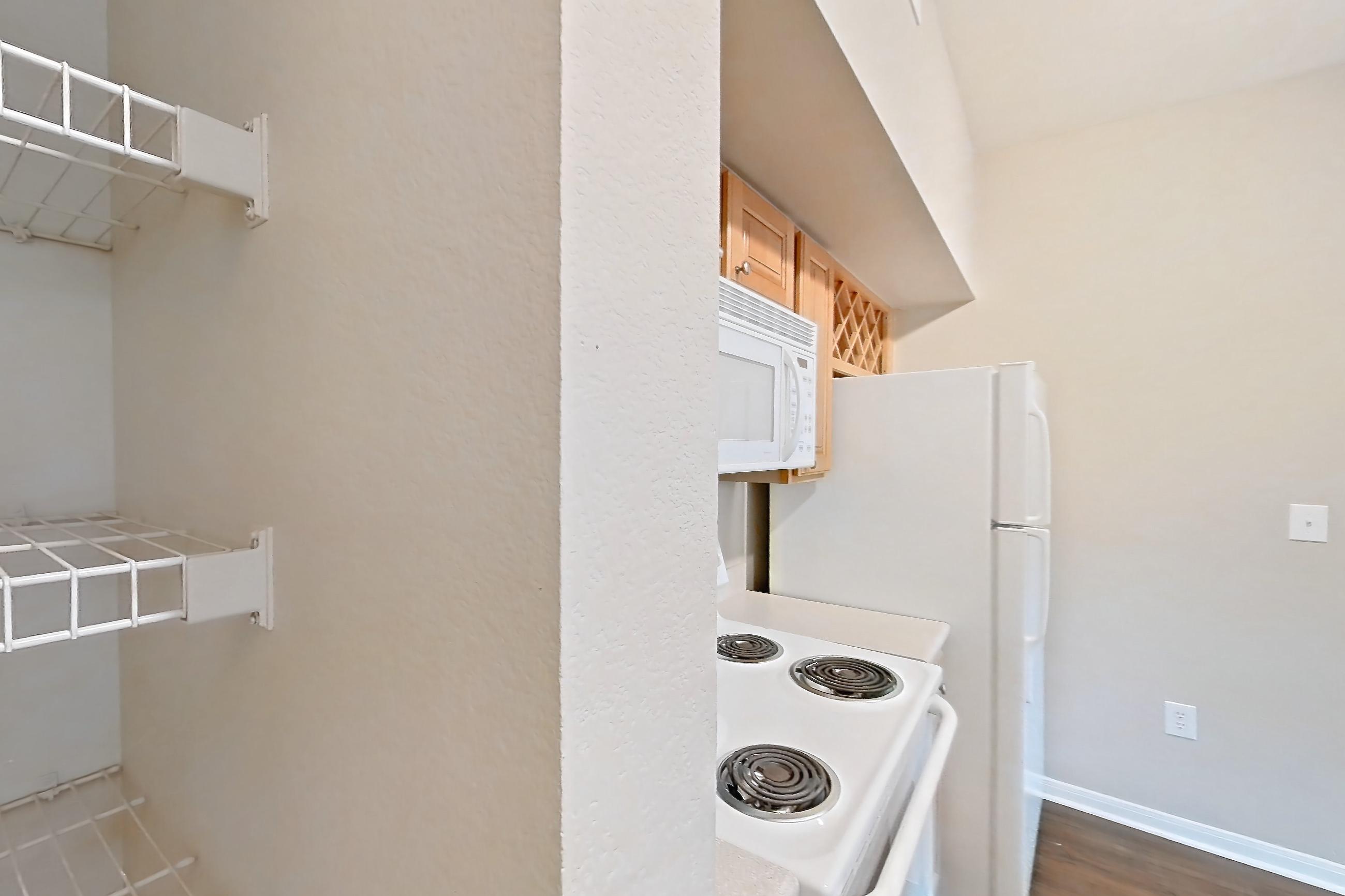KITCHEN CLOSET