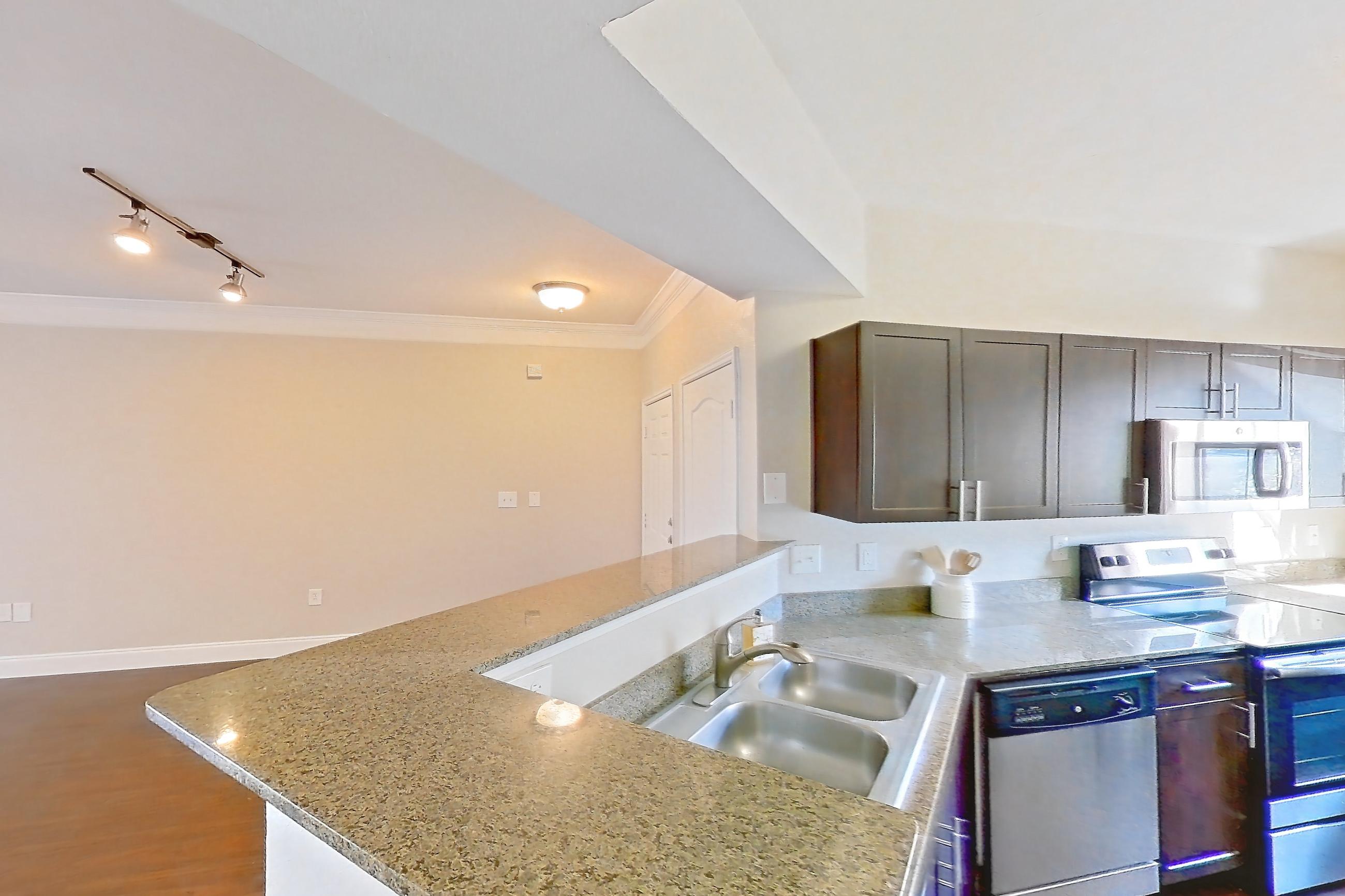 KITCHEN ENTRYWAY