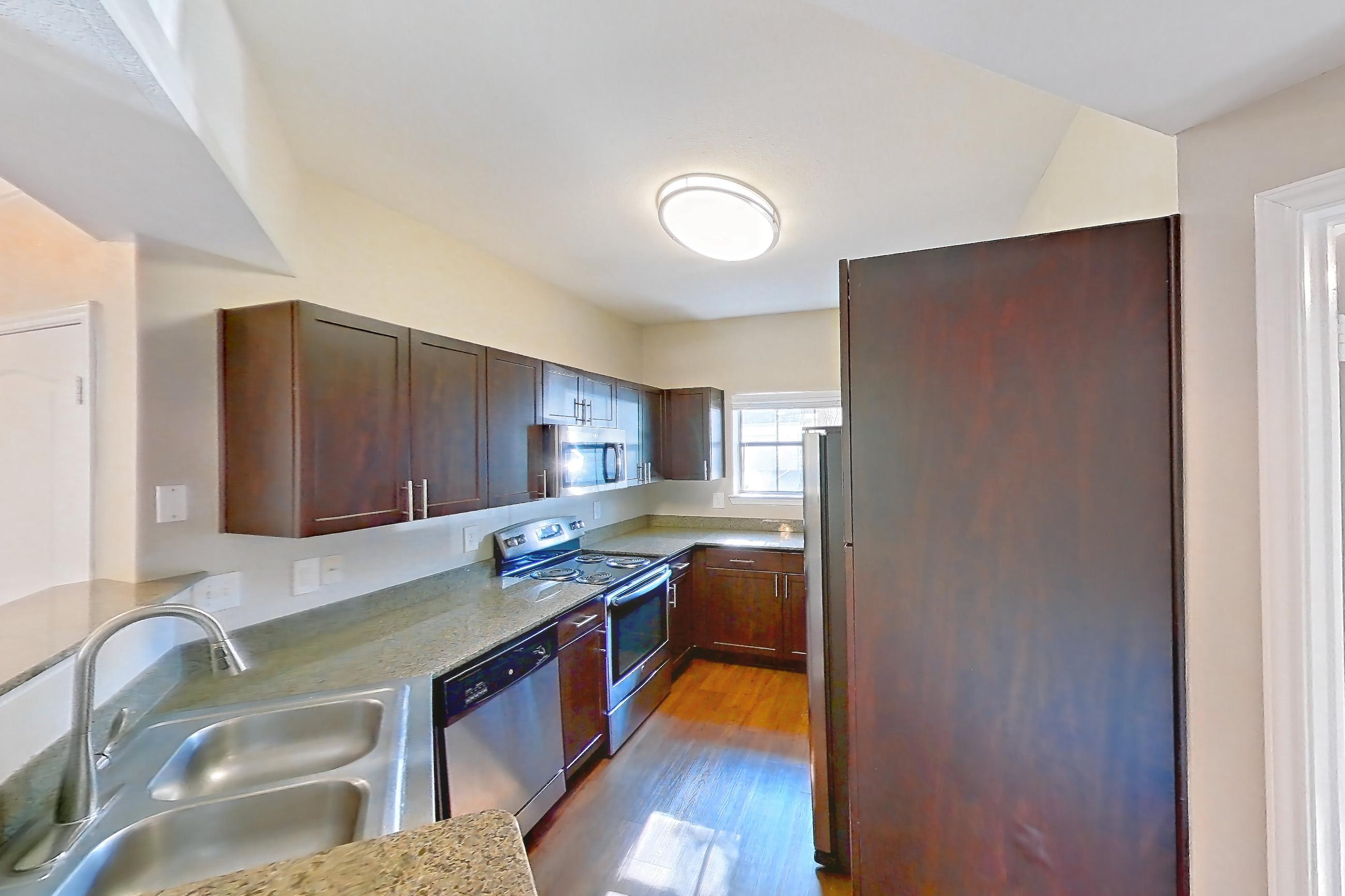 KITCHEN ENTRYWAY