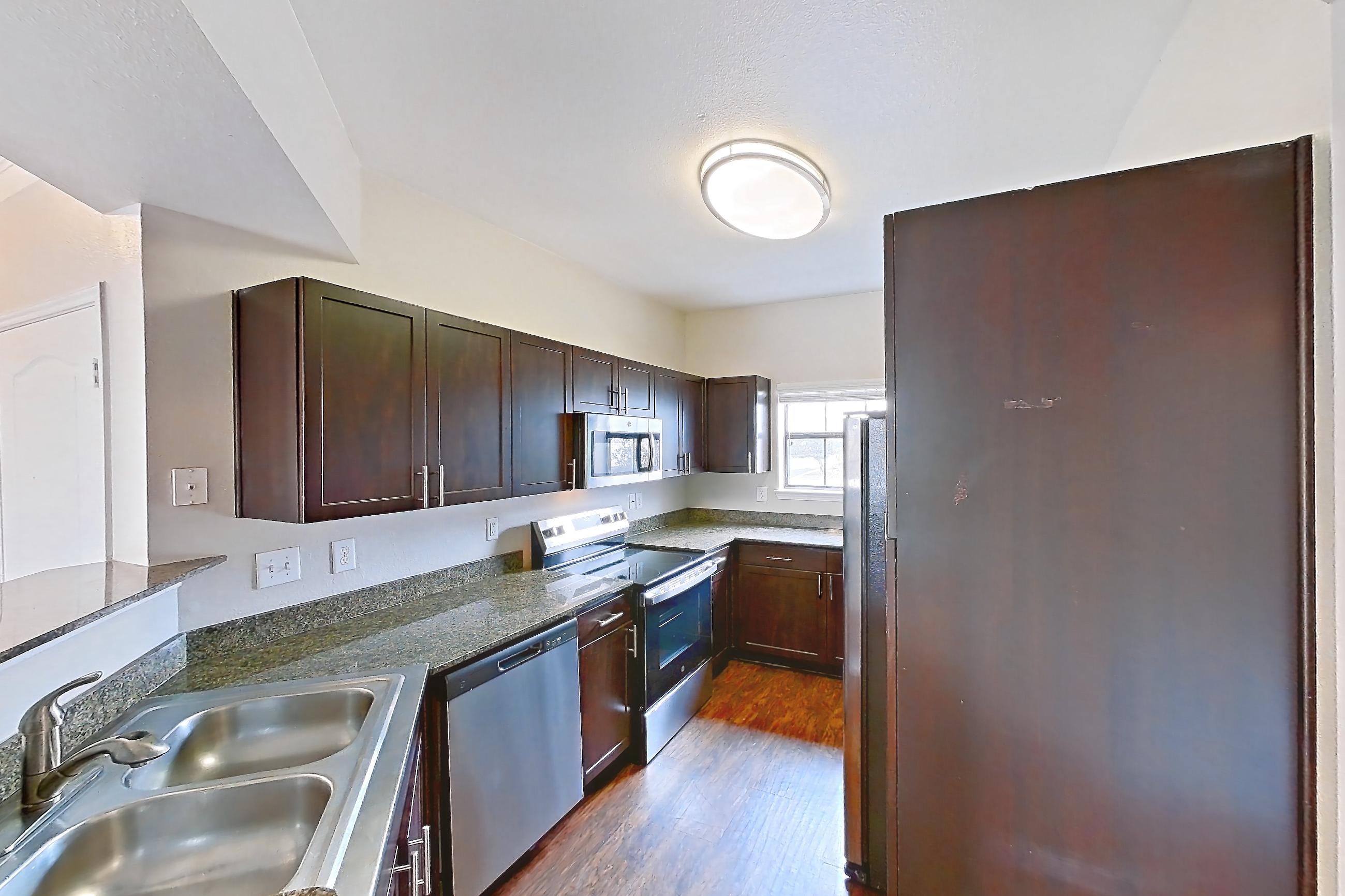 KITCHEN ENTRYWAY
