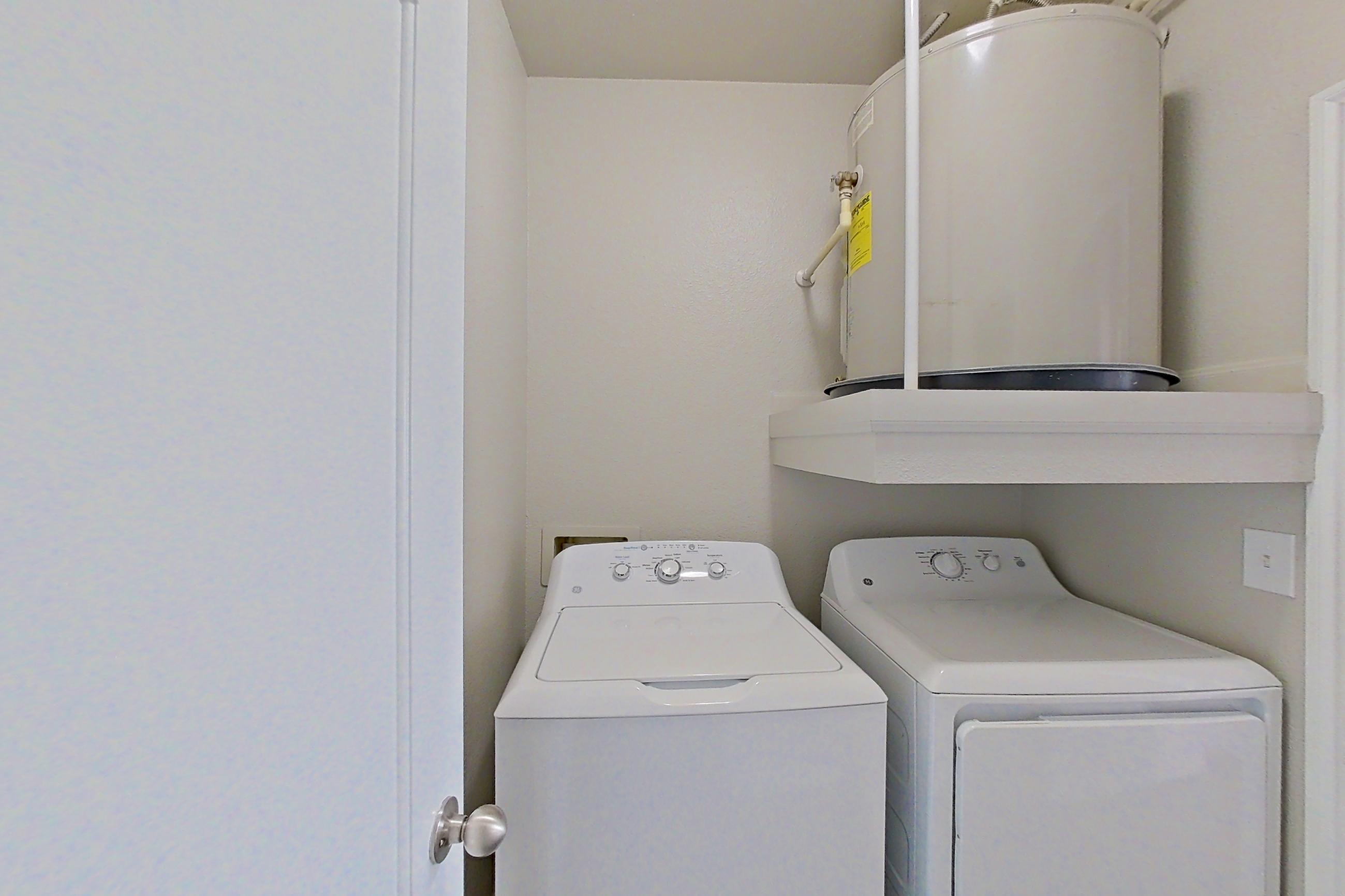 LAUNDRY CLOSET