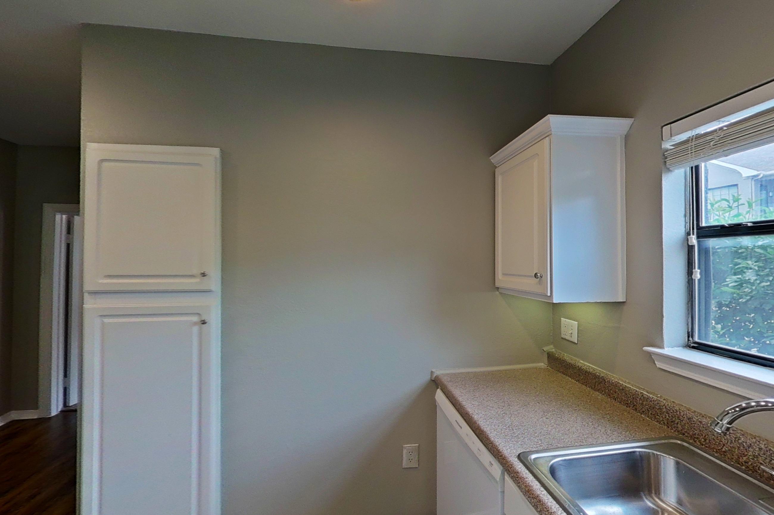 KITCHEN SIDE 2