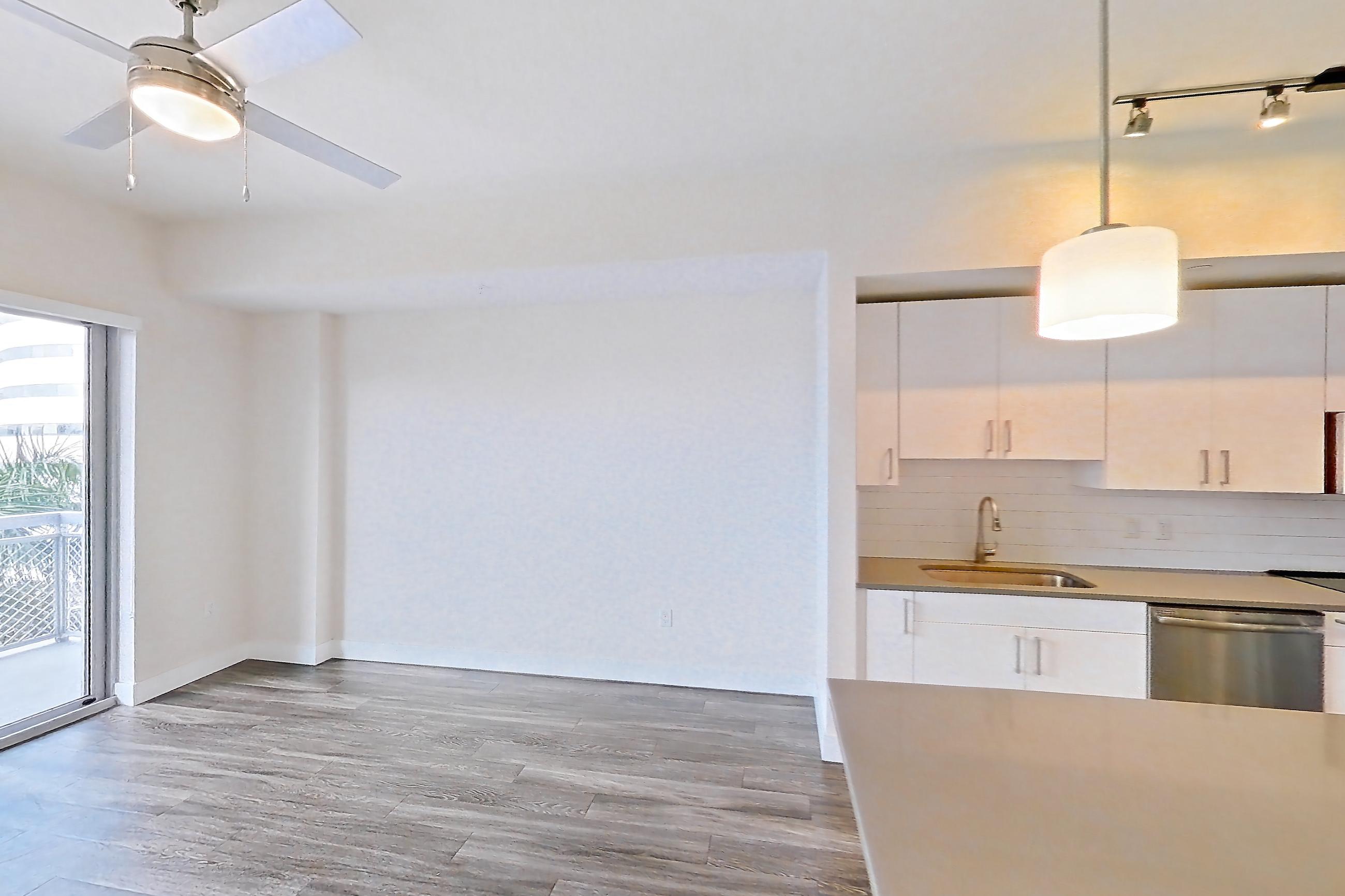 KITCHEN ISLAND CORNER