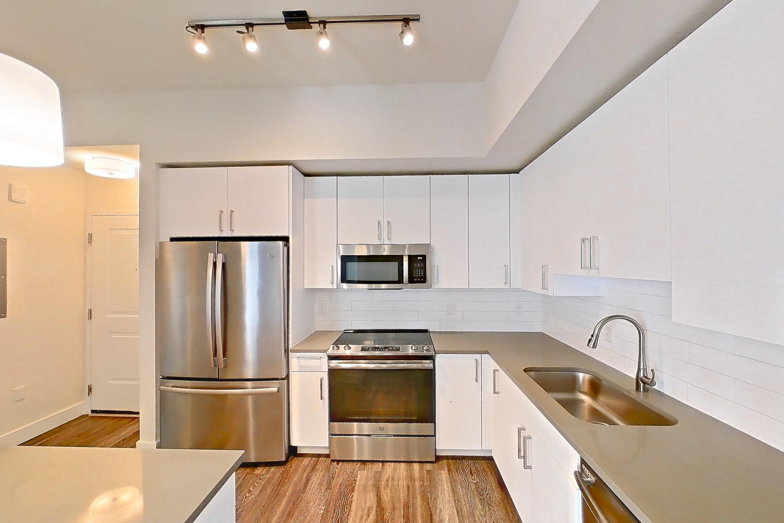 KITCHEN ISLAND CORNER 2