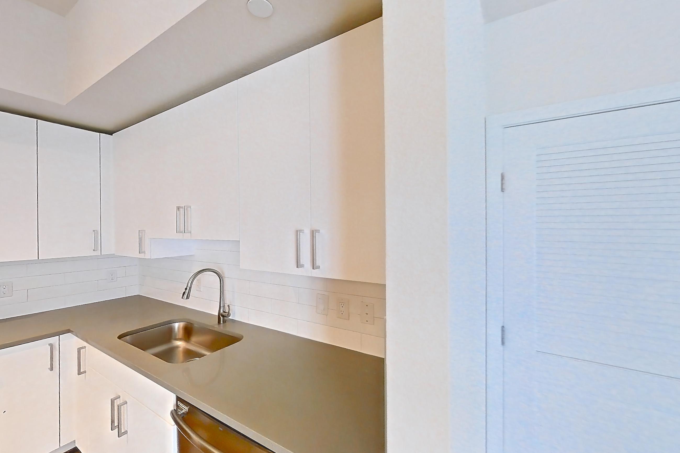 KITCHEN ISLAND CORNER 2
