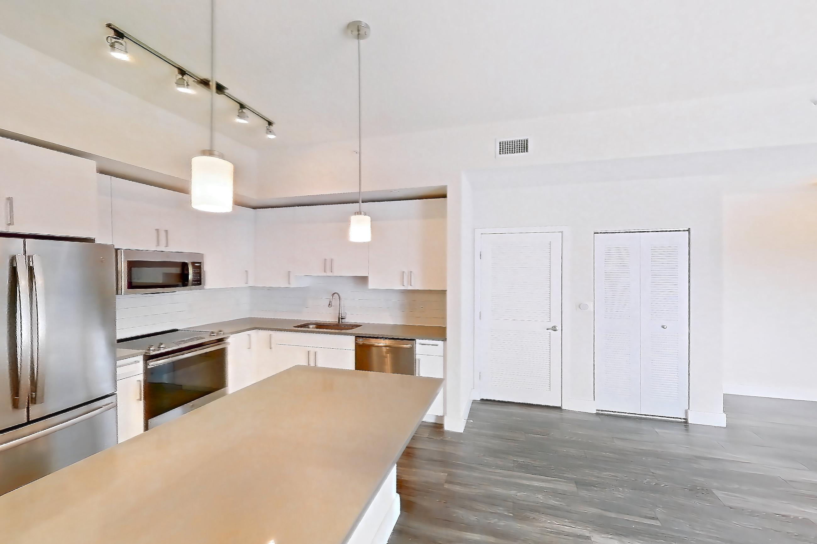KITCHEN ISLAND CORNER 1