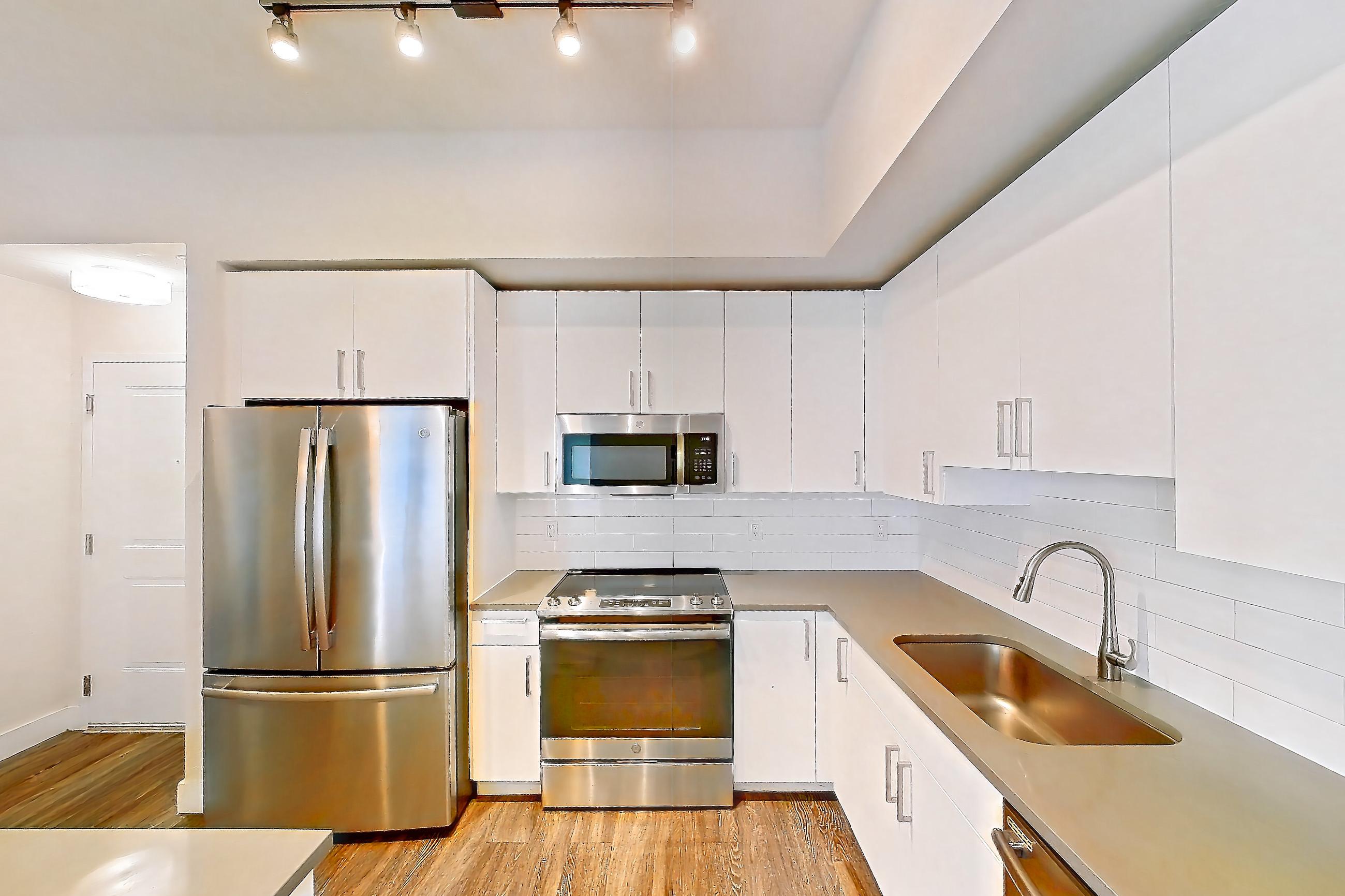 KITCHEN ISLAND CORNER 2