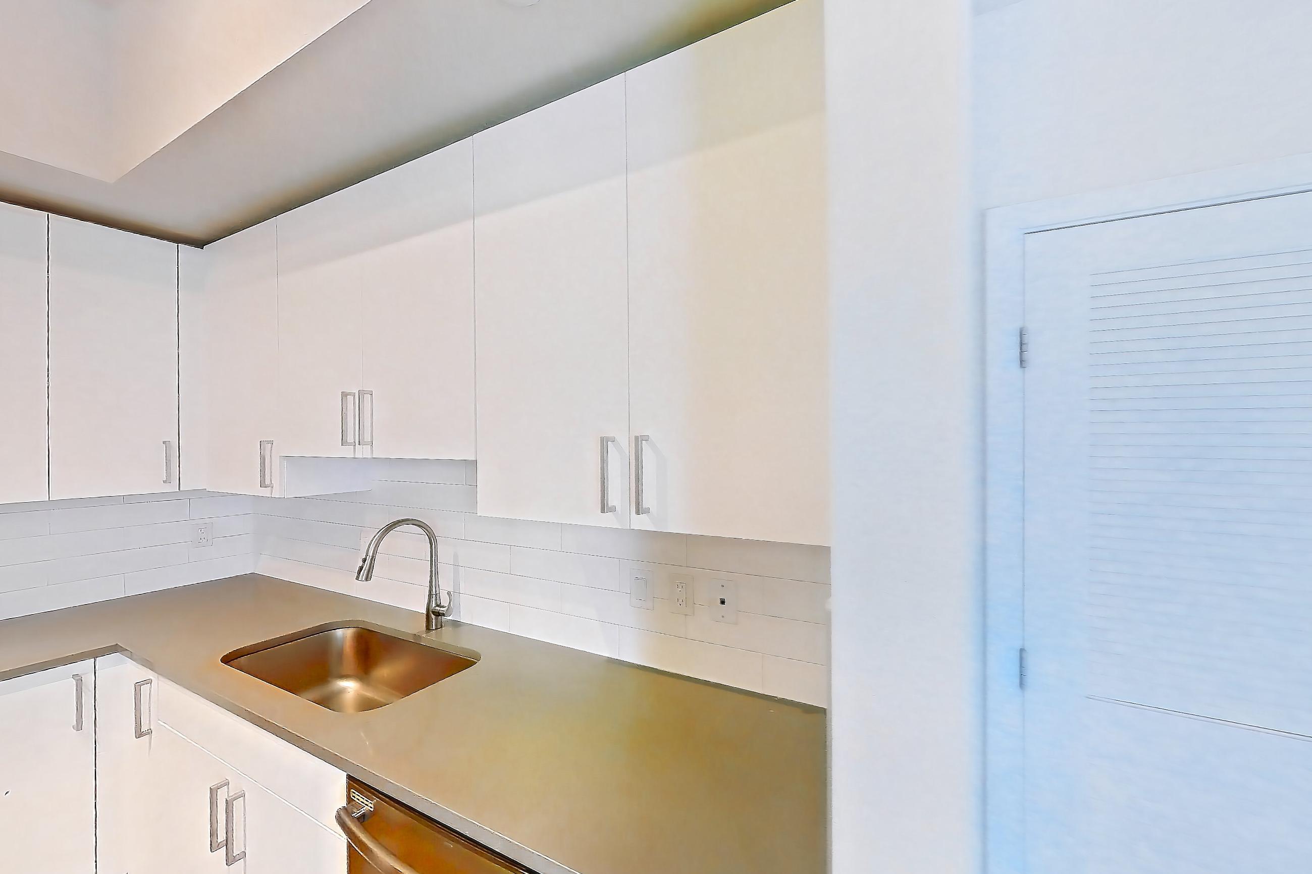 KITCHEN ISLAND CORNER 2