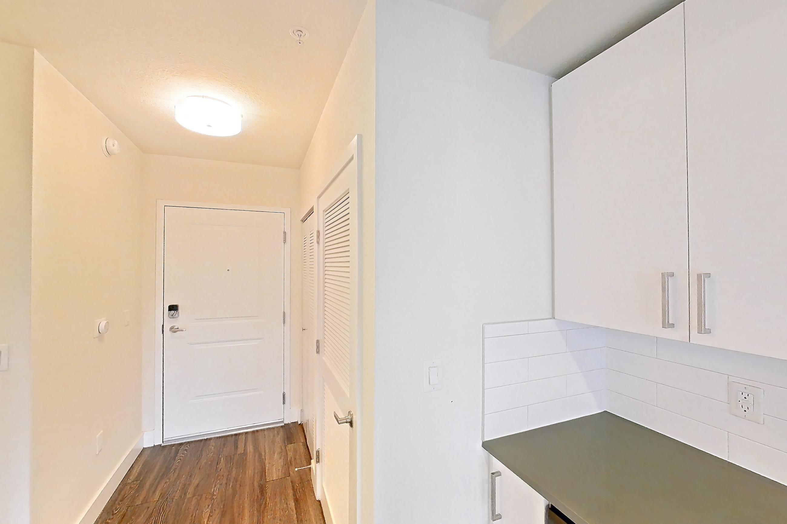 KITCHEN ENTRYWAY