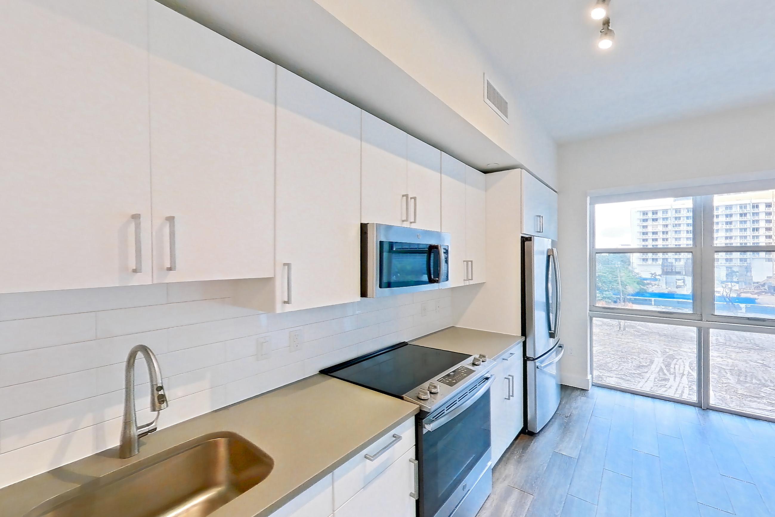 KITCHEN ENTRYWAY