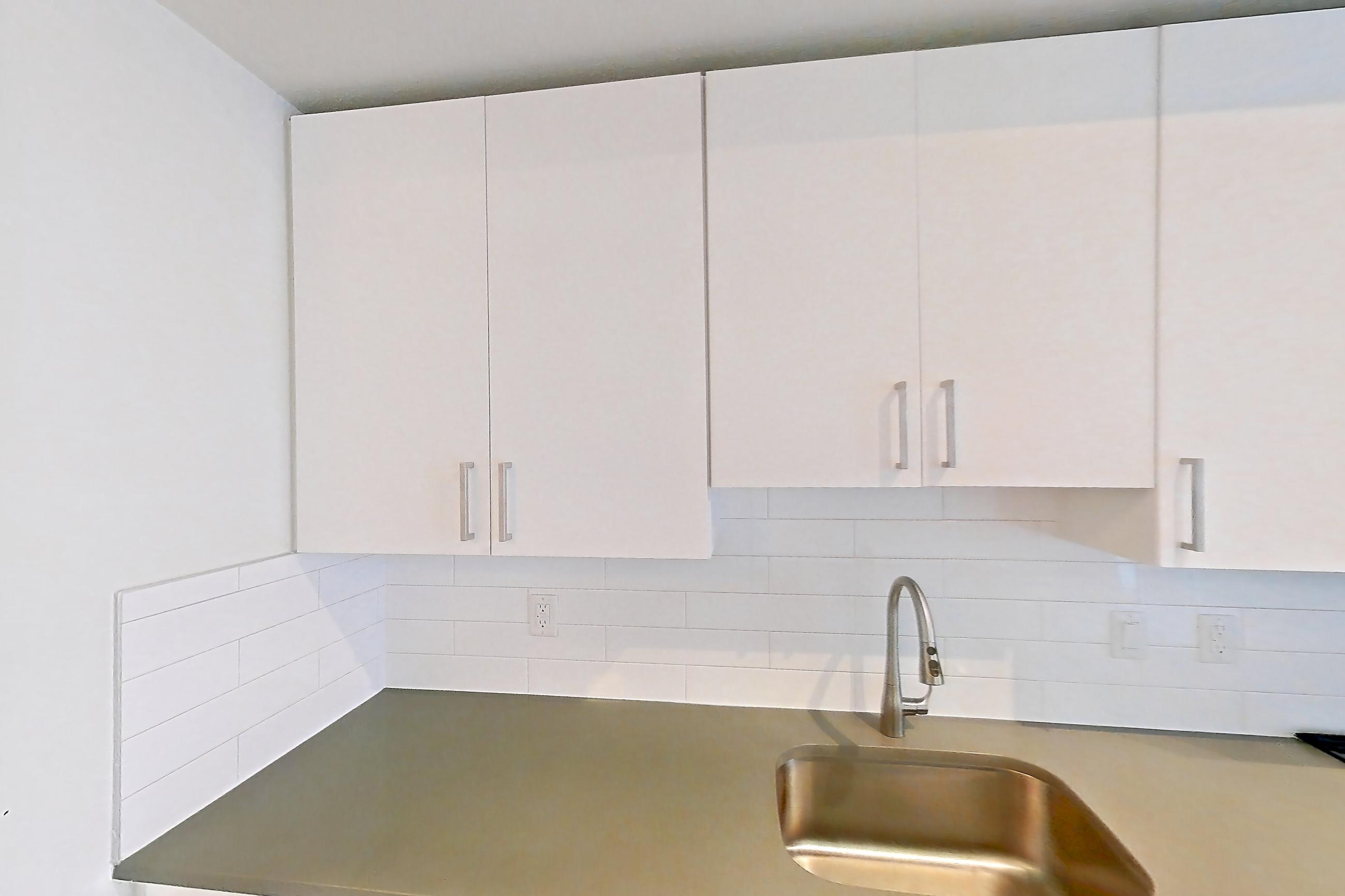 KITCHEN ENTRYWAY