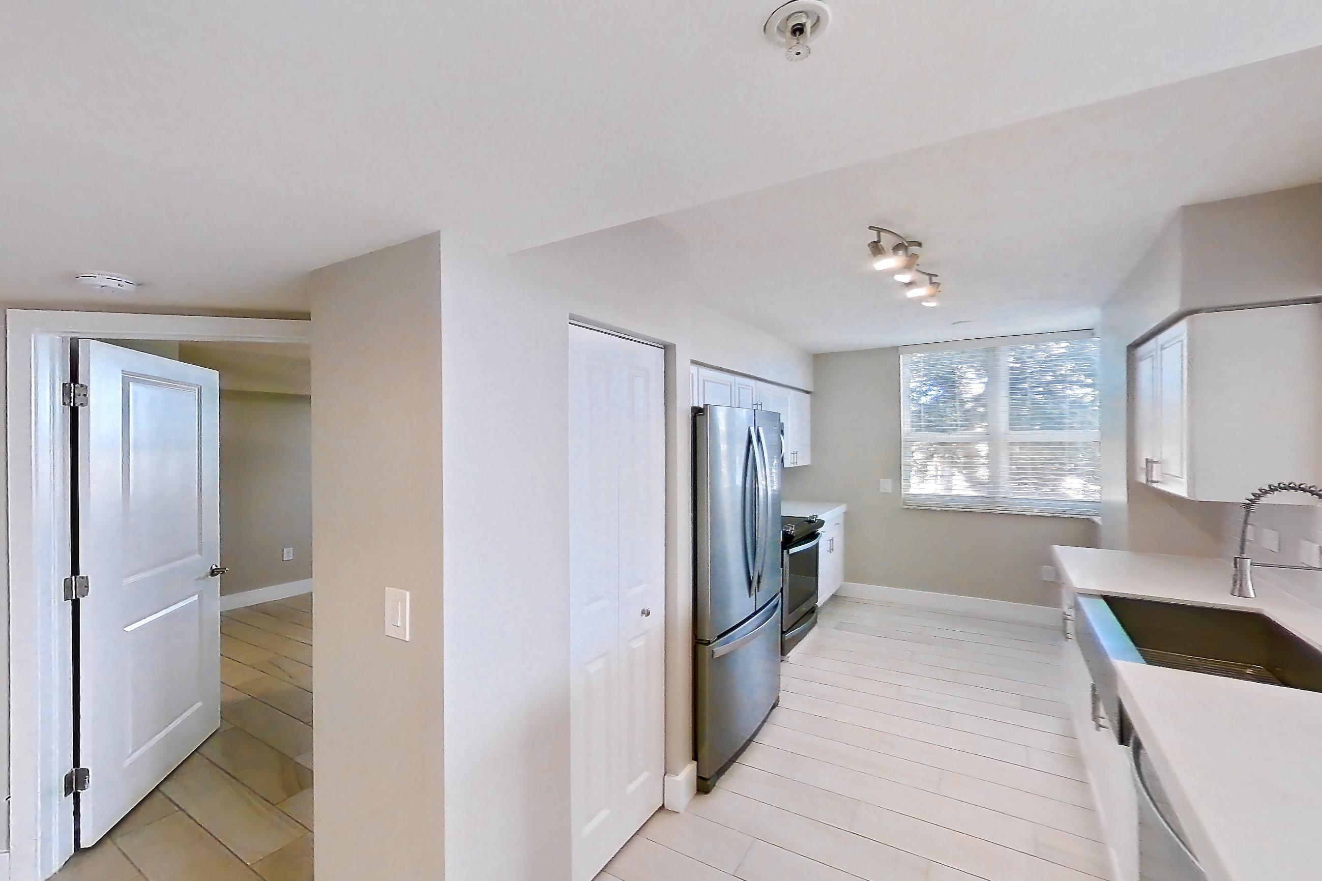 KITCHEN ENTRYWAY