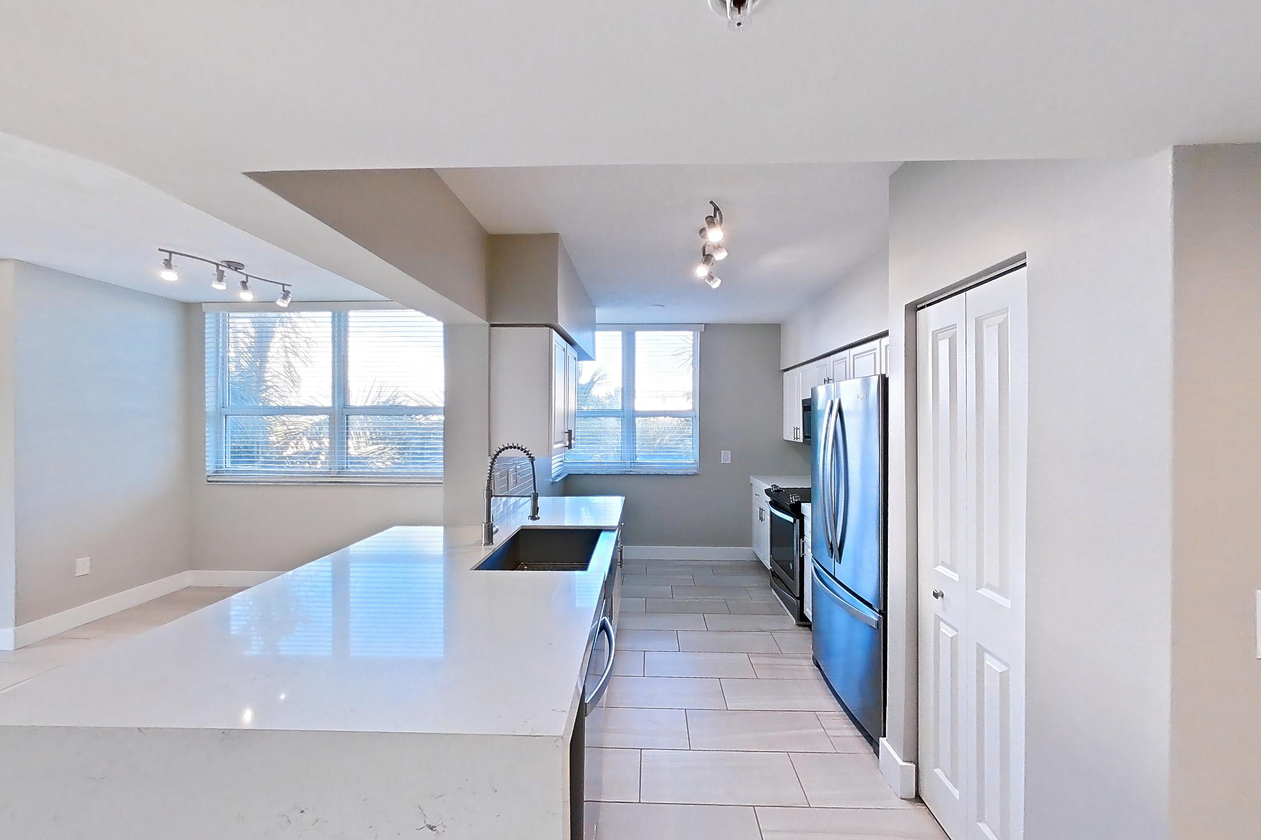 KITCHEN ENTRYWAY