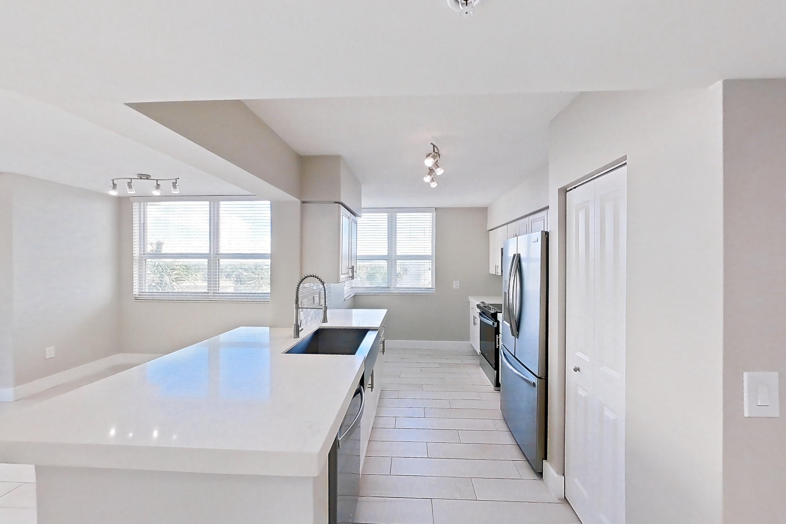 KITCHEN ENTRYWAY