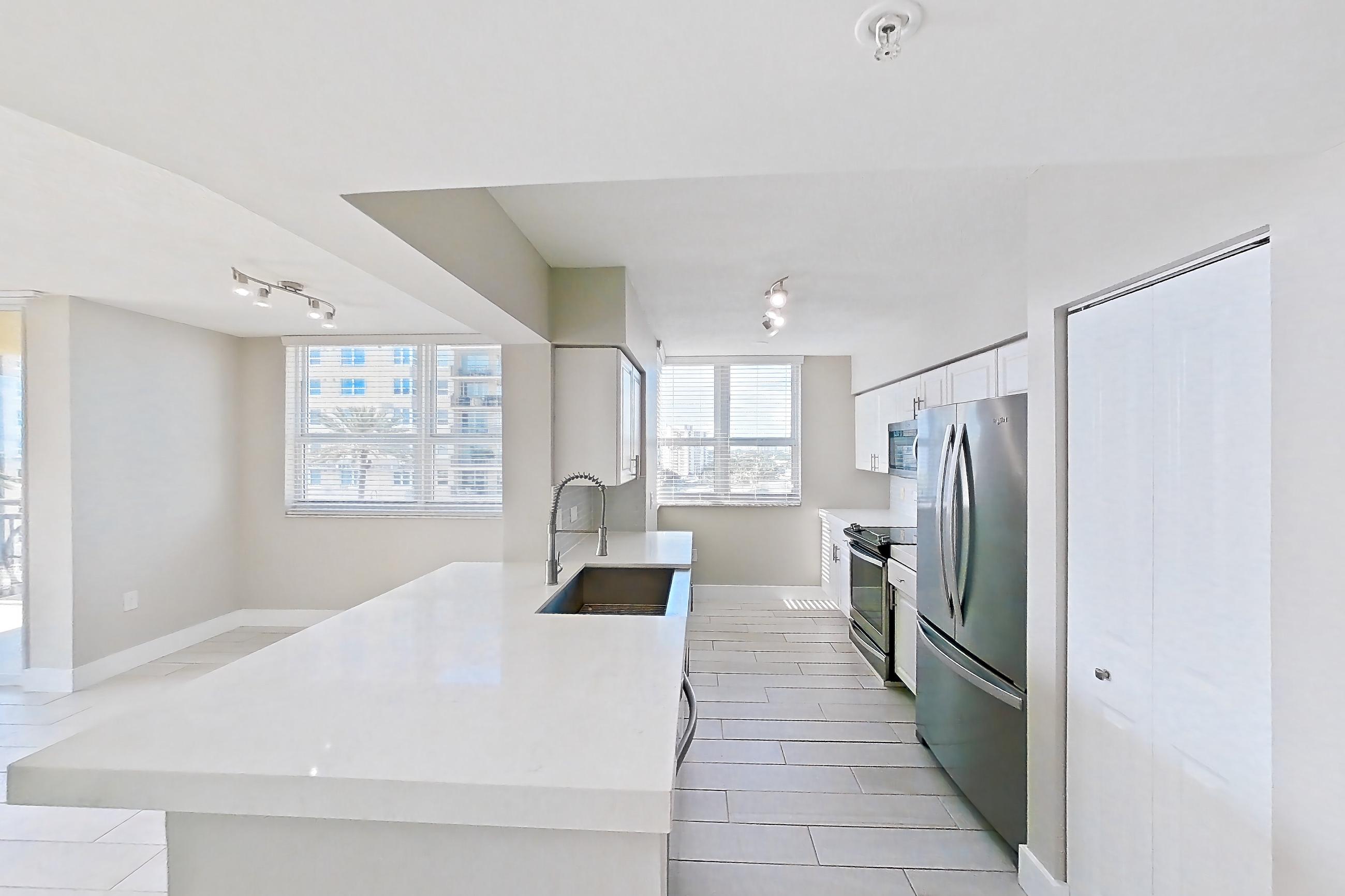 KITCHEN ENTRYWAY