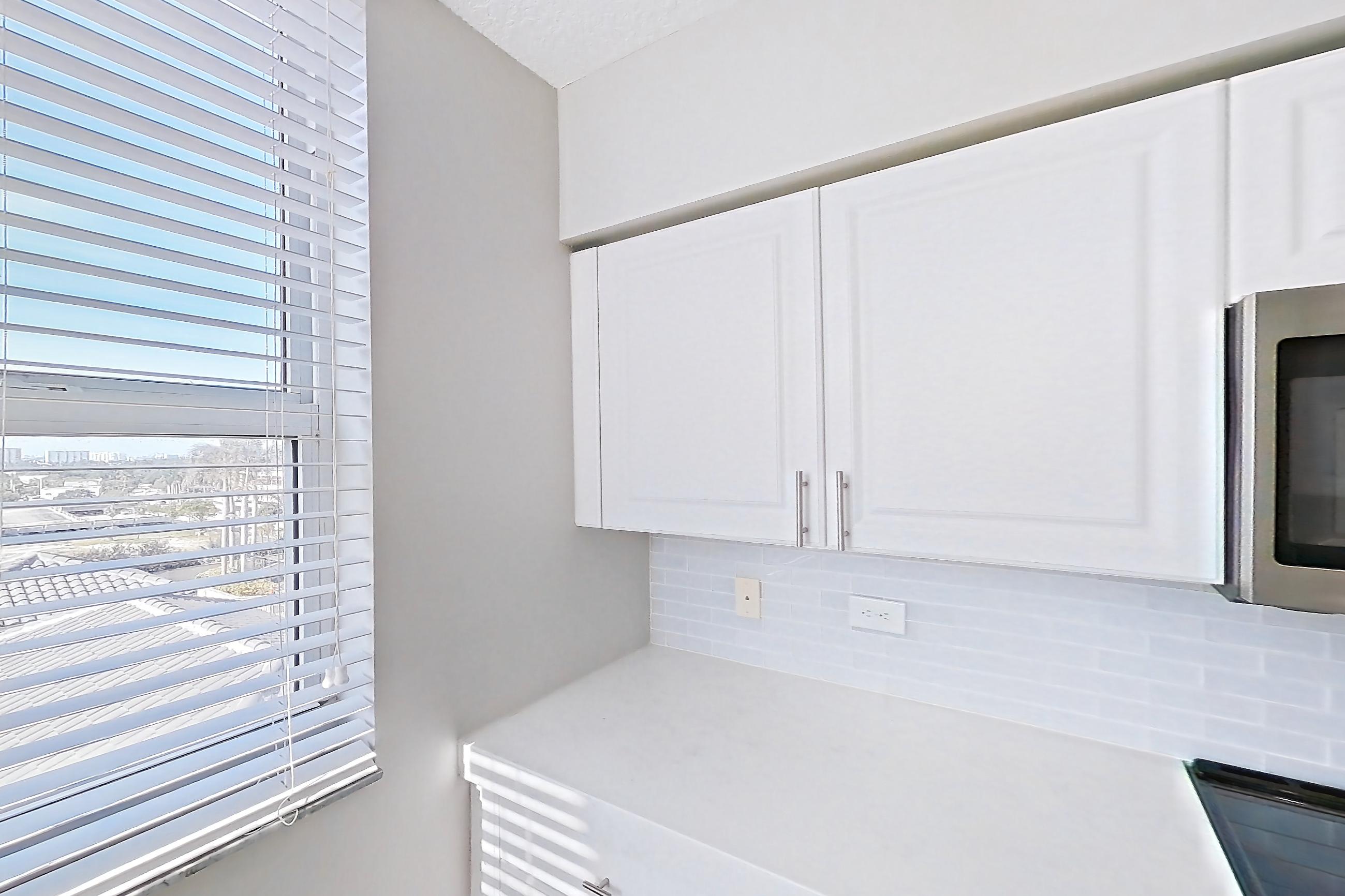 KITCHEN WINDOW SIDE